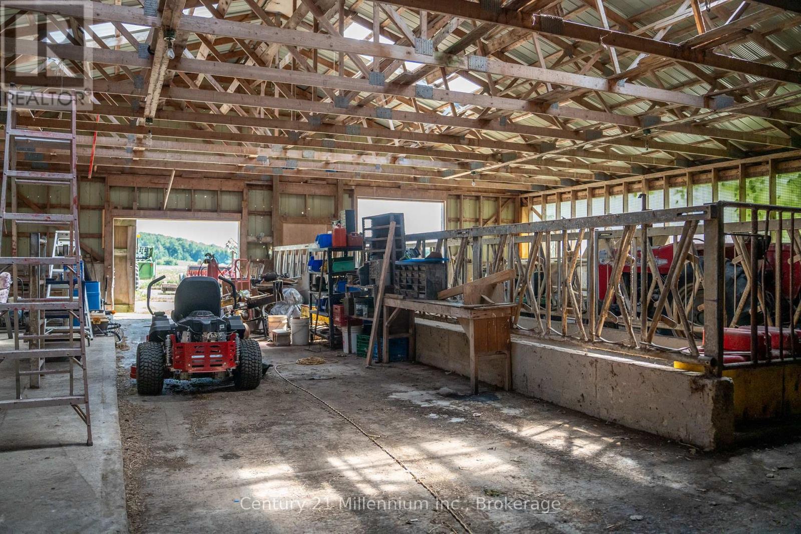 425158 Irish Lake Road, Grey Highlands, Ontario N0C 1H0 - Photo 34 - X12544534