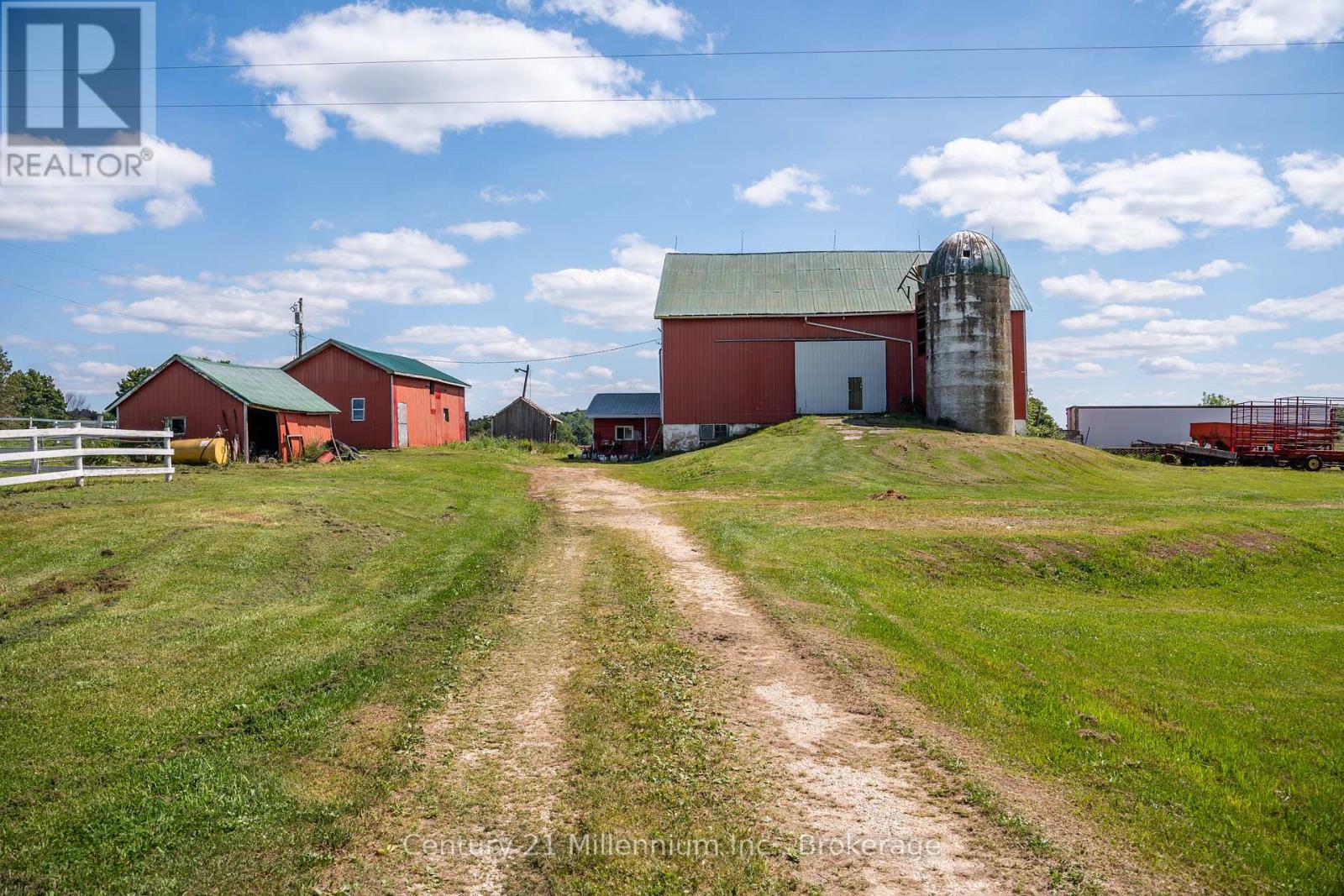 425158 Irish Lake Road, Grey Highlands, Ontario N0C 1H0 - Photo 36 - X12544534