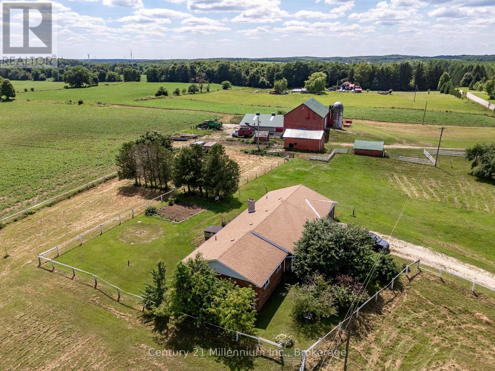 425158 Irish Lake Road, Grey Highlands, Ontario N0C 1H0 - Photo 30 - X12544534