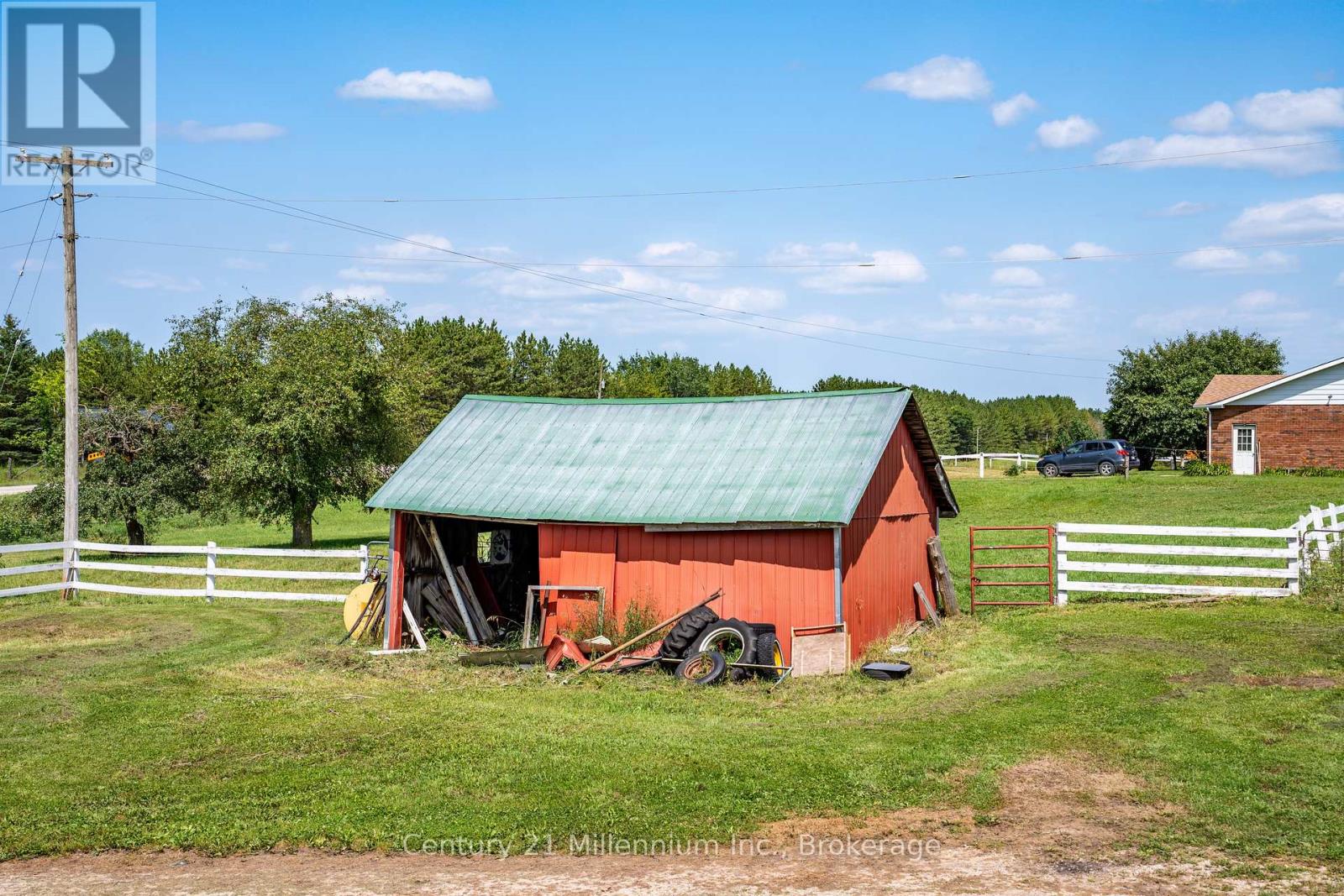 425158 Irish Lake Road, Grey Highlands, Ontario N0C 1H0 - Photo 37 - X12544534