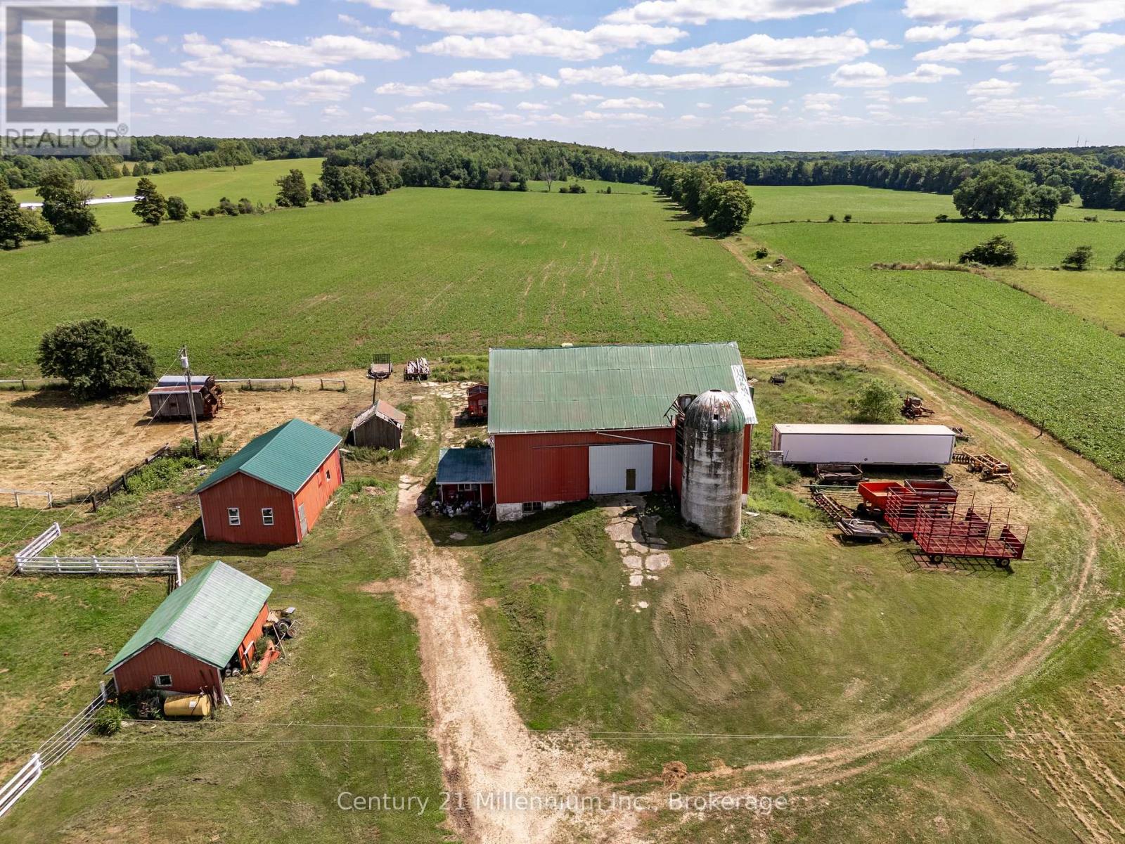 425158 Irish Lake Road, Grey Highlands, Ontario N0C 1H0 - Photo 42 - X12544534