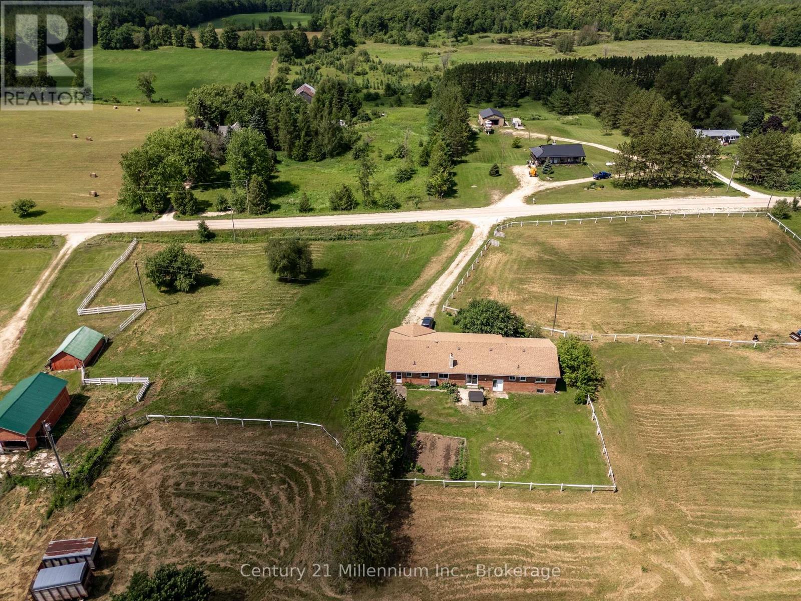 425158 Irish Lake Road, Grey Highlands, Ontario N0C 1H0 - Photo 45 - X12544534