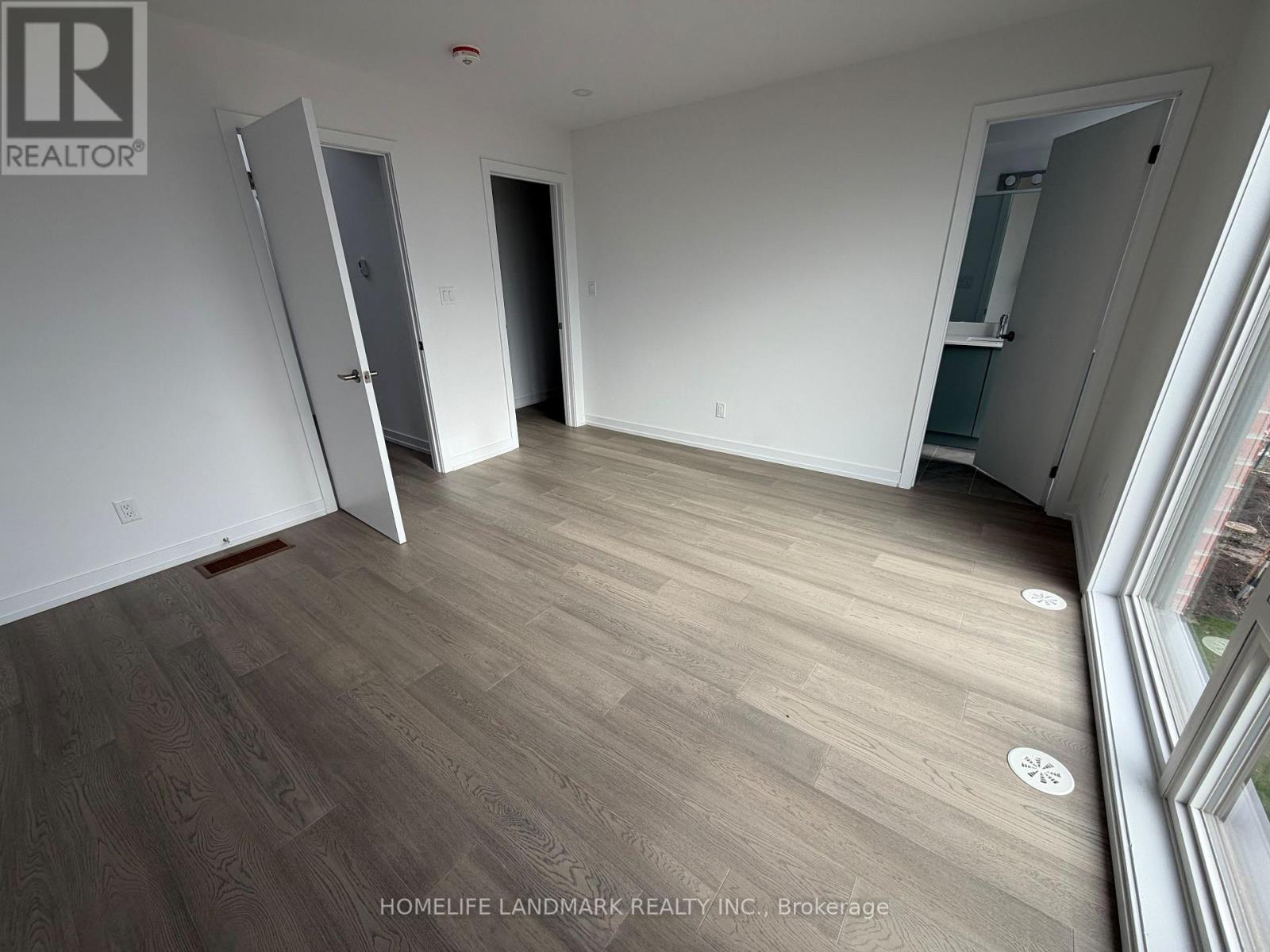 23 Bancroft Lane, Richmond Hill, Ontario  L4E 1M1 - Photo 5 - N12546586