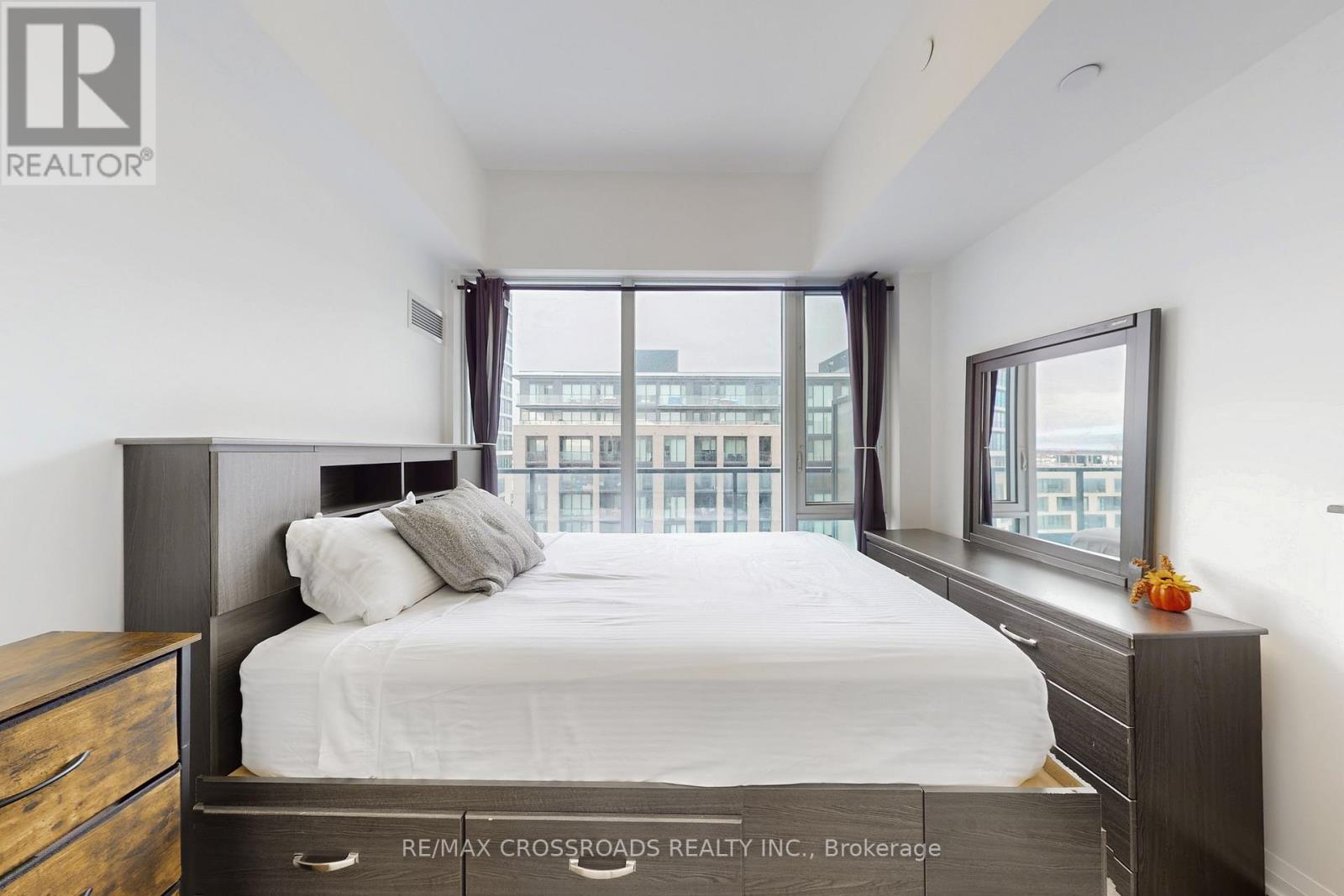 823 - 99 Eagle Rock Way, Vaughan, Ontario  L6A 5A7 - Photo 11 - N12546606