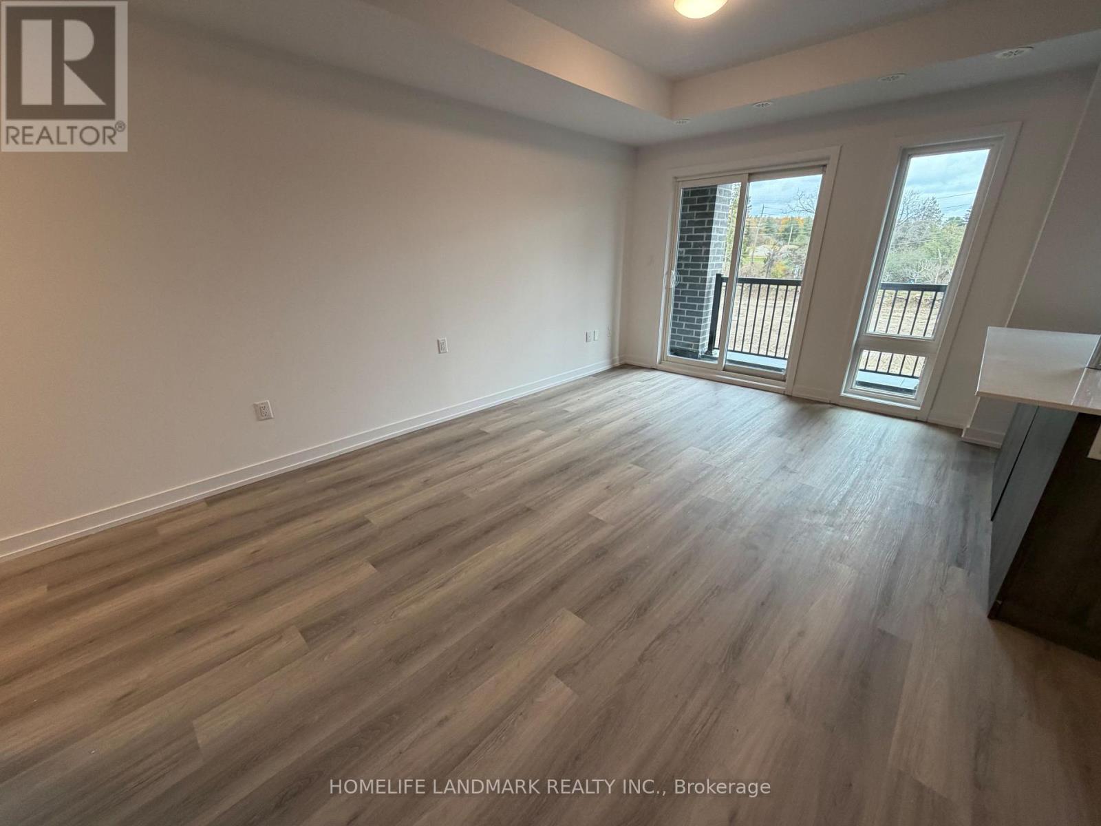 215 - 3 Bancroft Lane, Richmond Hill, Ontario  L4E 1M1 - Photo 2 - N12546664