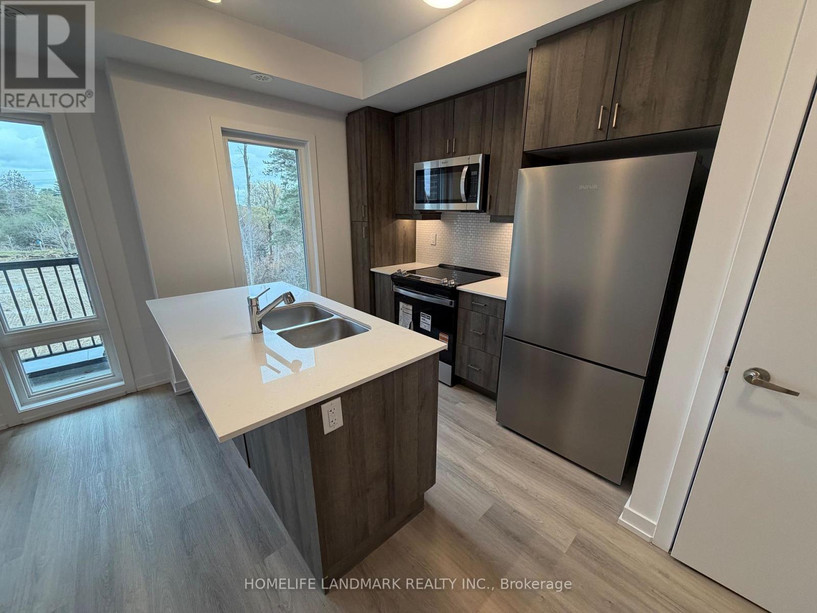 215 - 3 Bancroft Lane, Richmond Hill, Ontario  L4E 1M1 - Photo 4 - N12546664