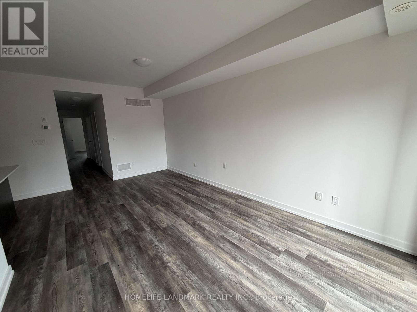 218 - 3 Bancroft Lane, Richmond Hill, Ontario  L4E 1M1 - Photo 3 - N12546778