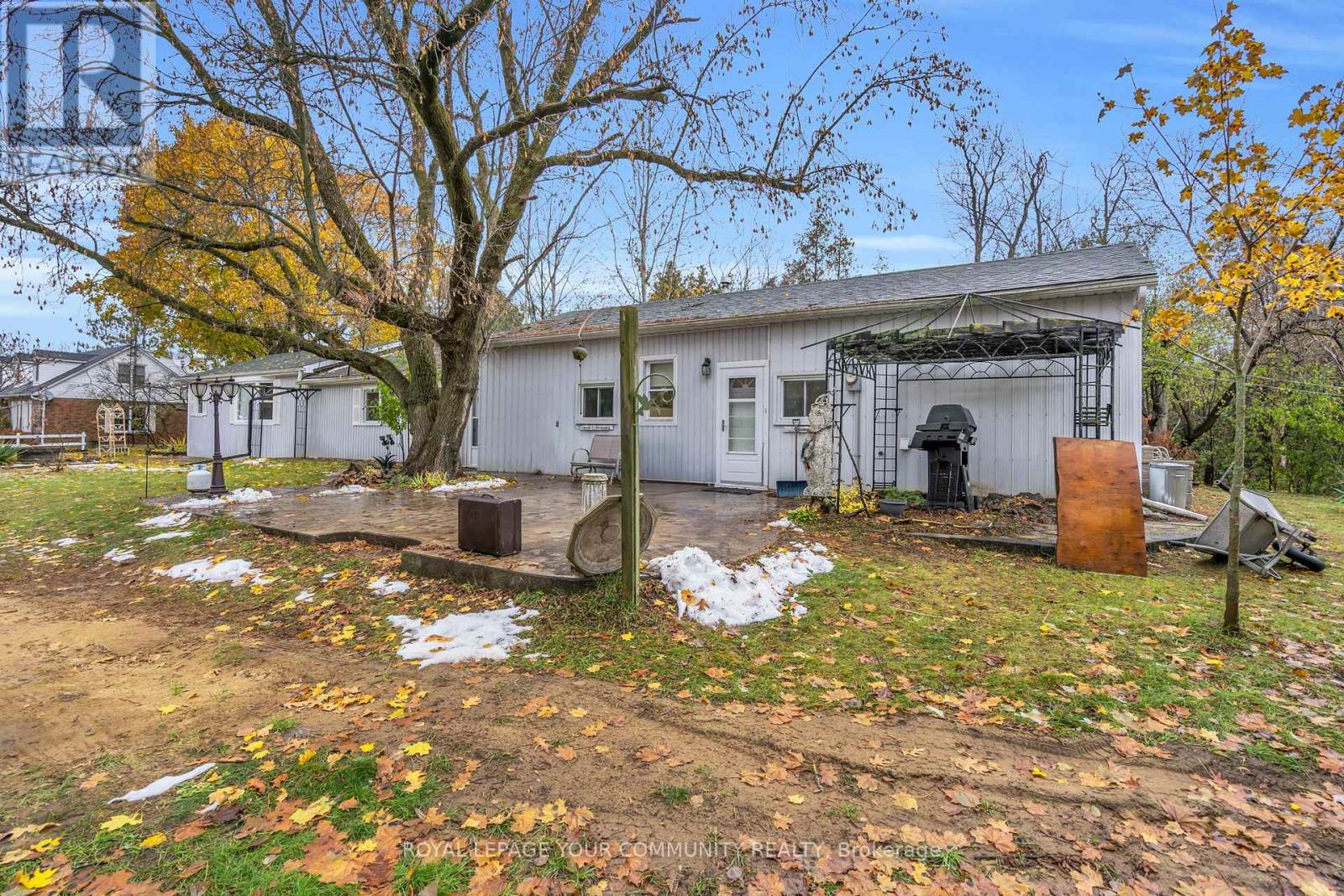 696 Catering Road S, Georgina, Ontario  L0E 1R0 - Photo 4 - N12546792