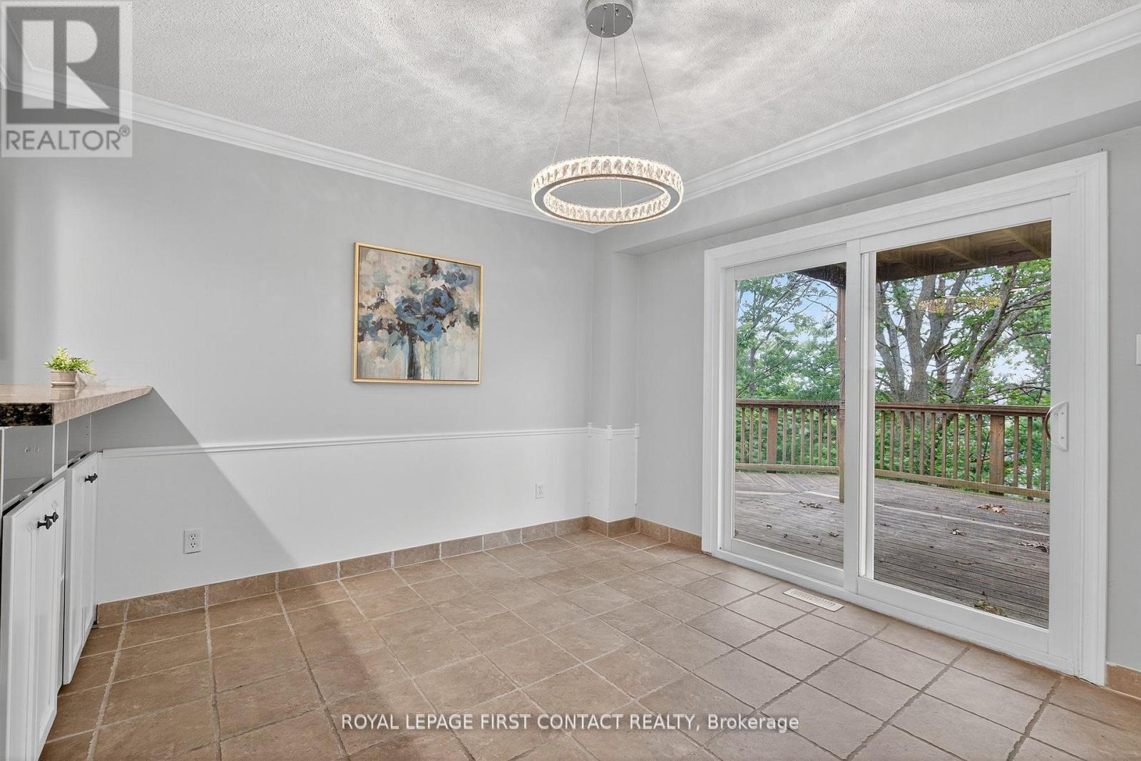 101 Browning Trail, Barrie, Ontario L4N 6J4 - Photo 11 - S12546612