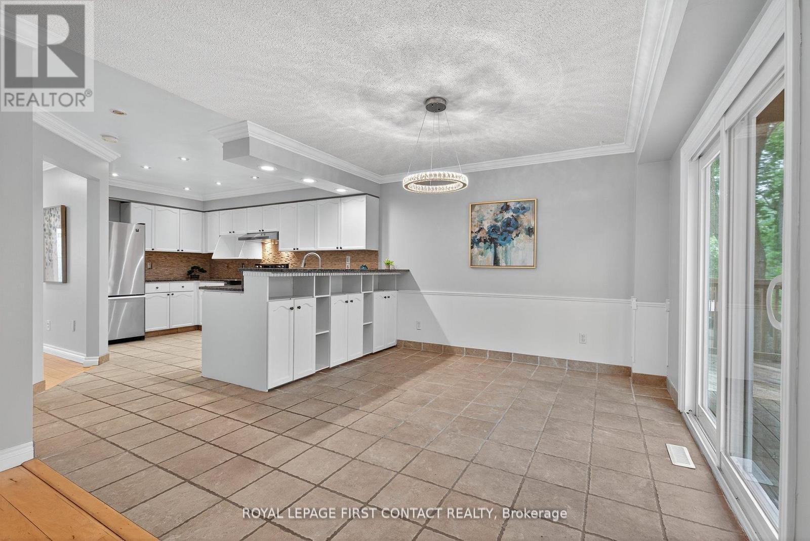 101 Browning Trail, Barrie, Ontario L4N 6J4 - Photo 12 - S12546612