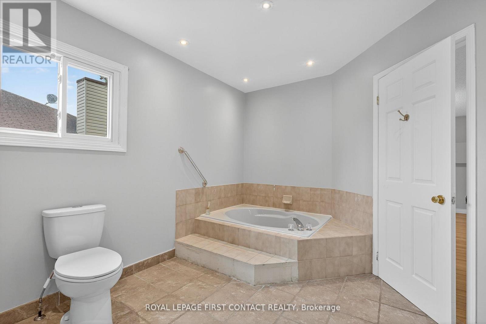 101 Browning Trail, Barrie, Ontario L4N 6J4 - Photo 29 - S12546612