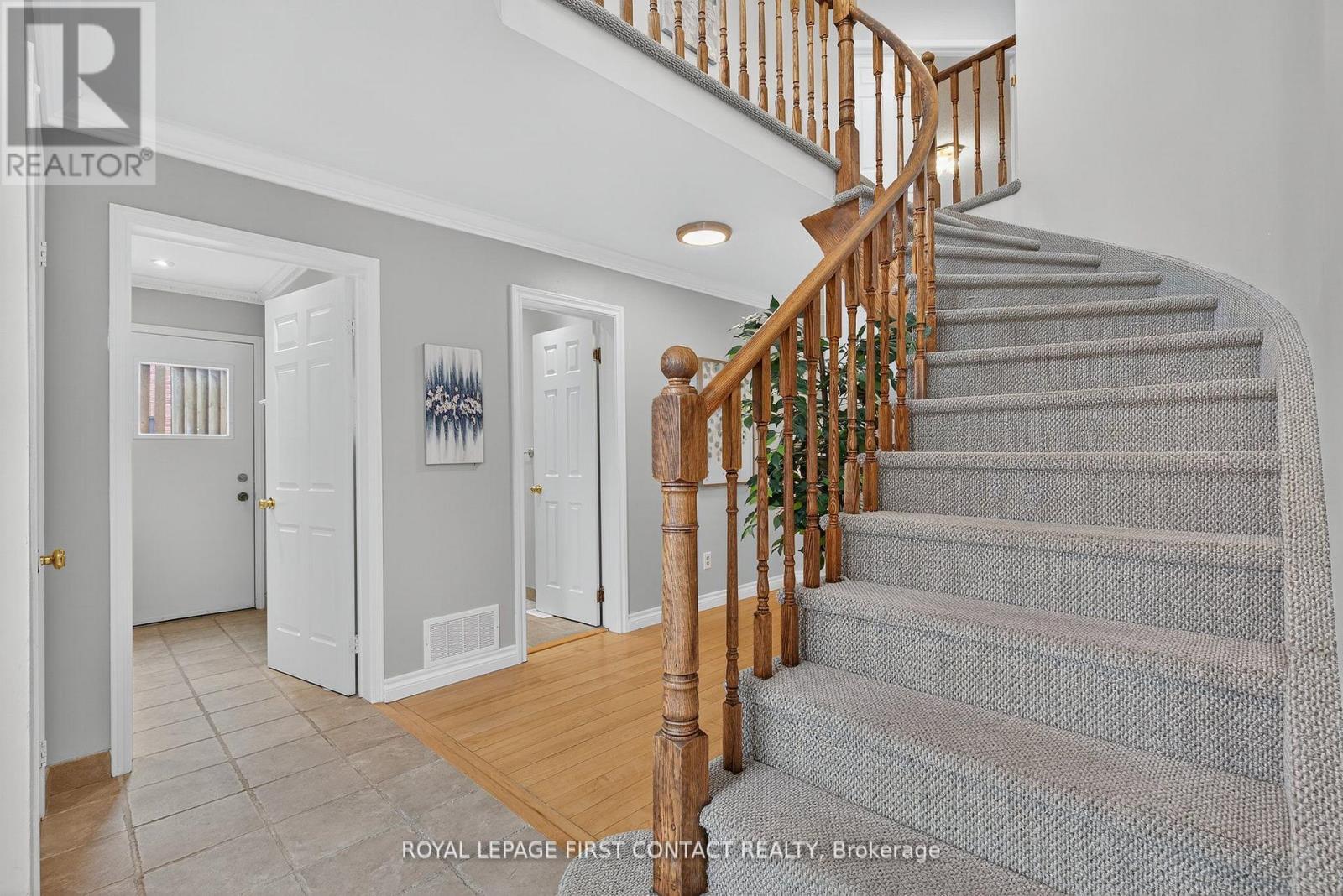 101 Browning Trail, Barrie, Ontario L4N 6J4 - Photo 4 - S12546612