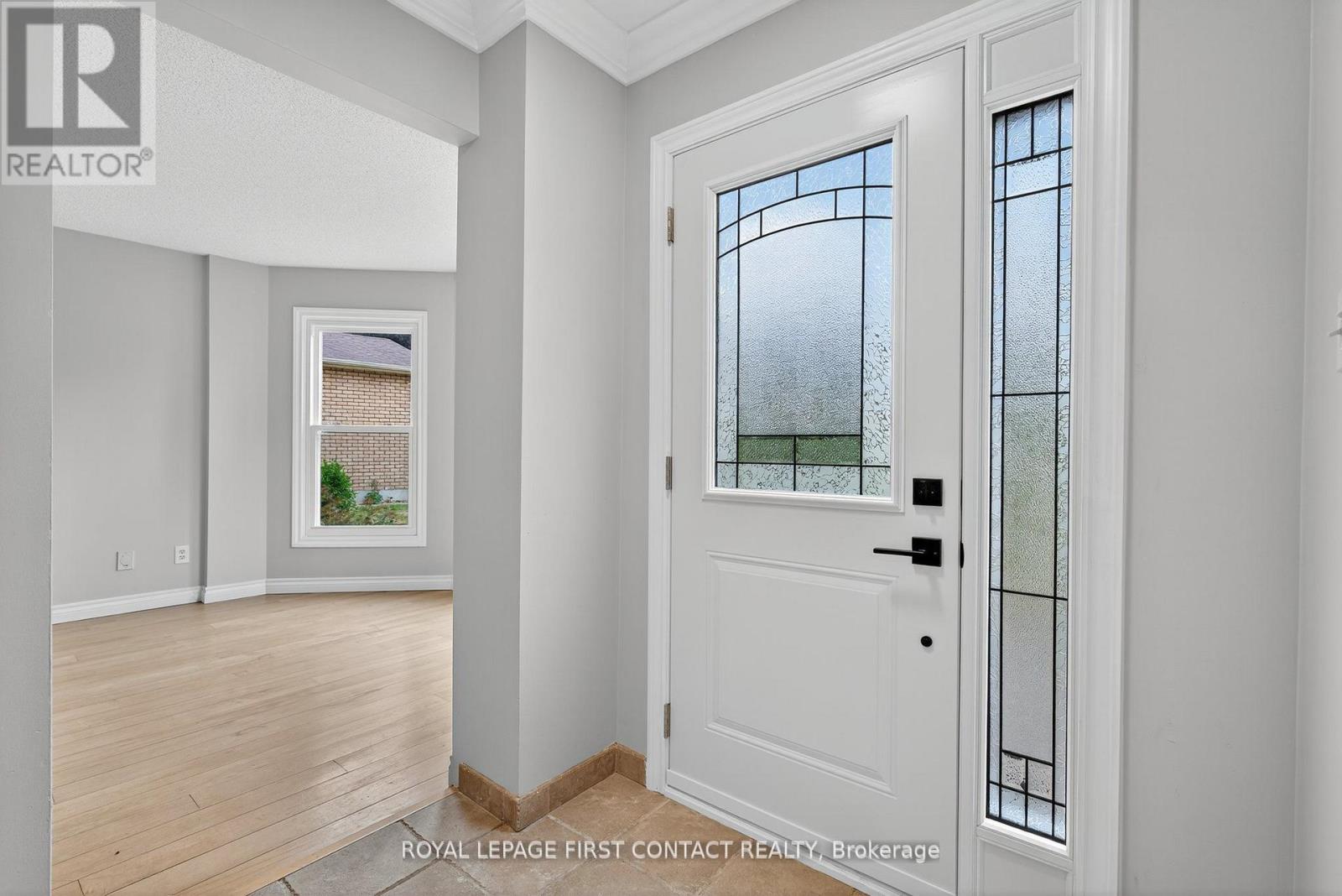 101 Browning Trail, Barrie, Ontario L4N 6J4 - Photo 5 - S12546612