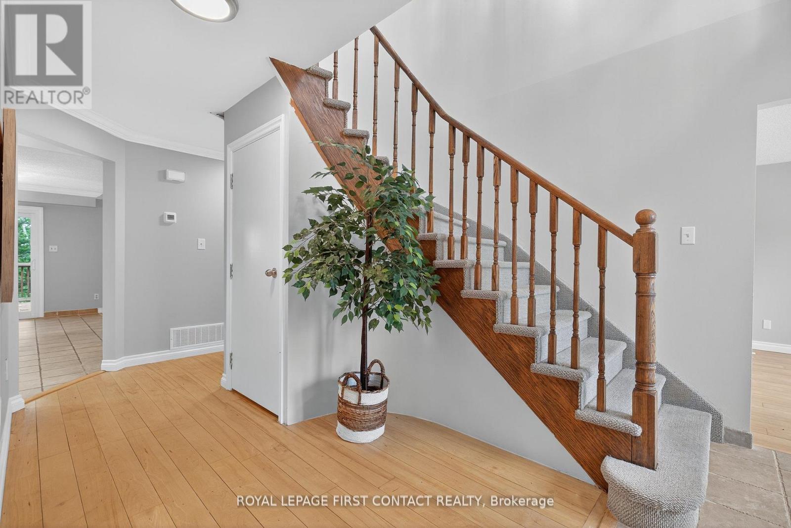 101 Browning Trail, Barrie, Ontario L4N 6J4 - Photo 6 - S12546612