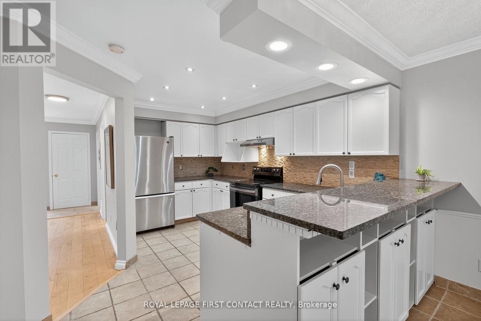 101 Browning Trail, Barrie, Ontario L4N 6J4 - Photo 7 - S12546612