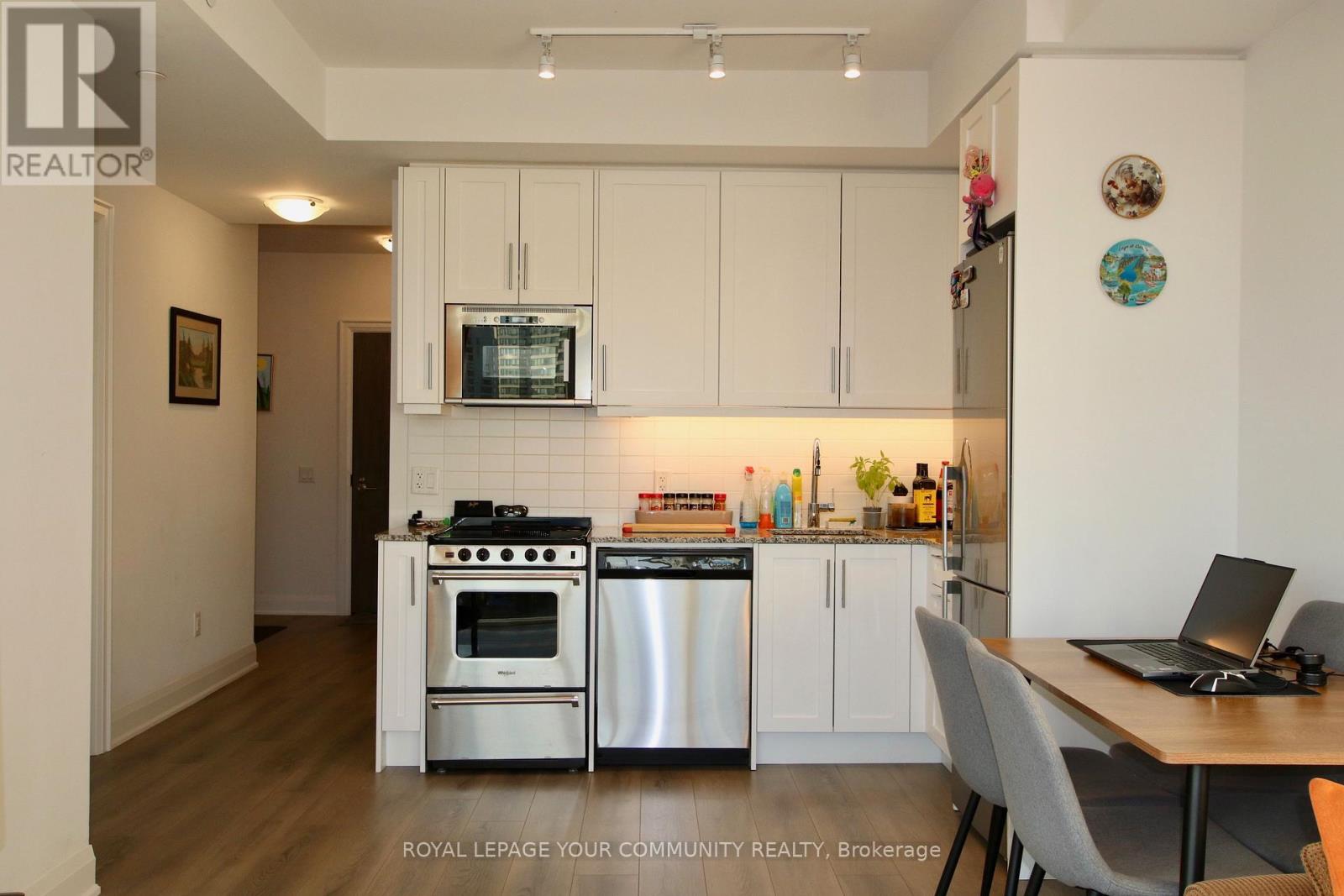 404 - 20 Gatineau Drive, Vaughan, Ontario  L4J 0L3 - Photo 8 - N12496338