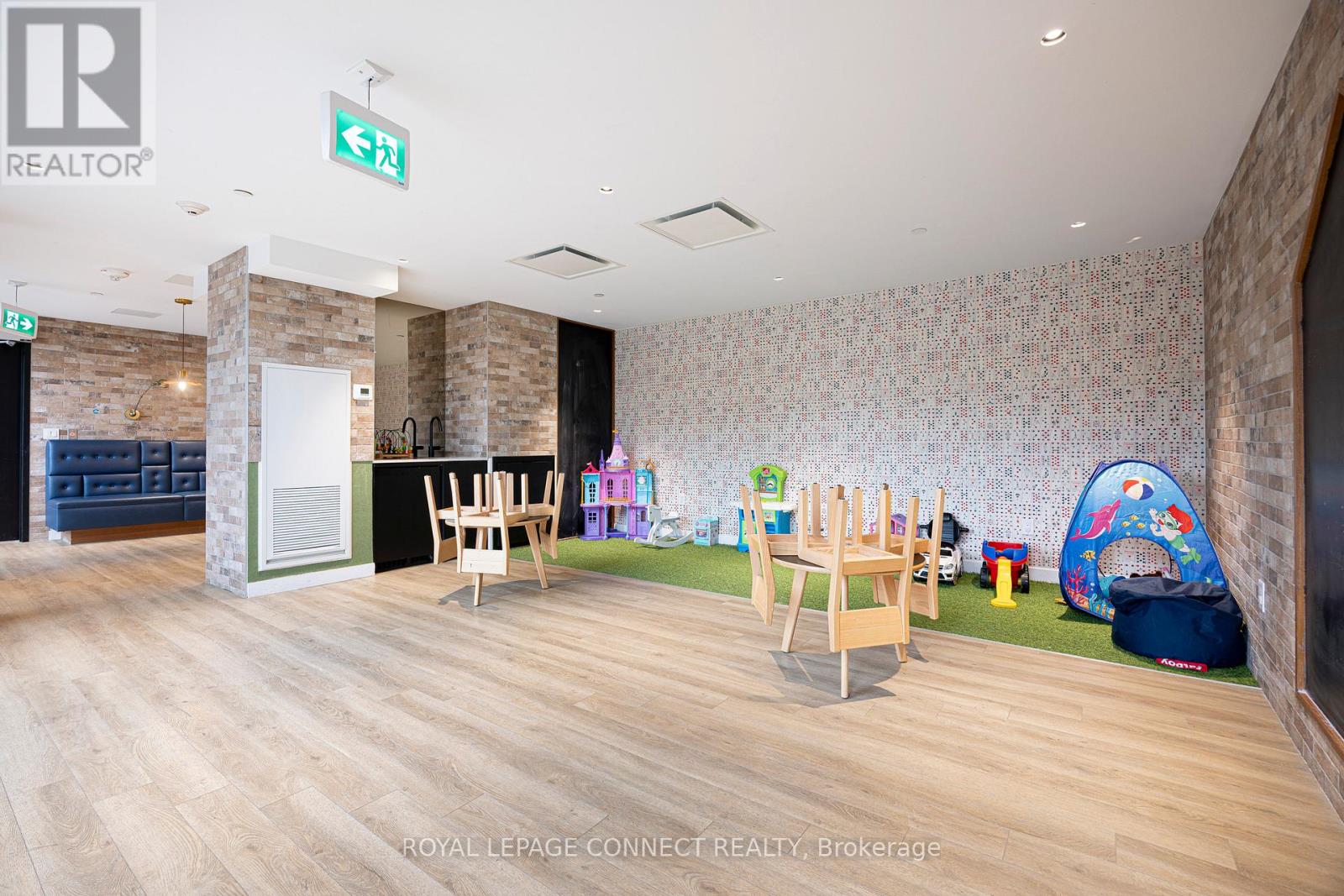 112 - 2300 St Clair Avenue W, Toronto, Ontario  M4V 0A2 - Photo 28 - W12463155