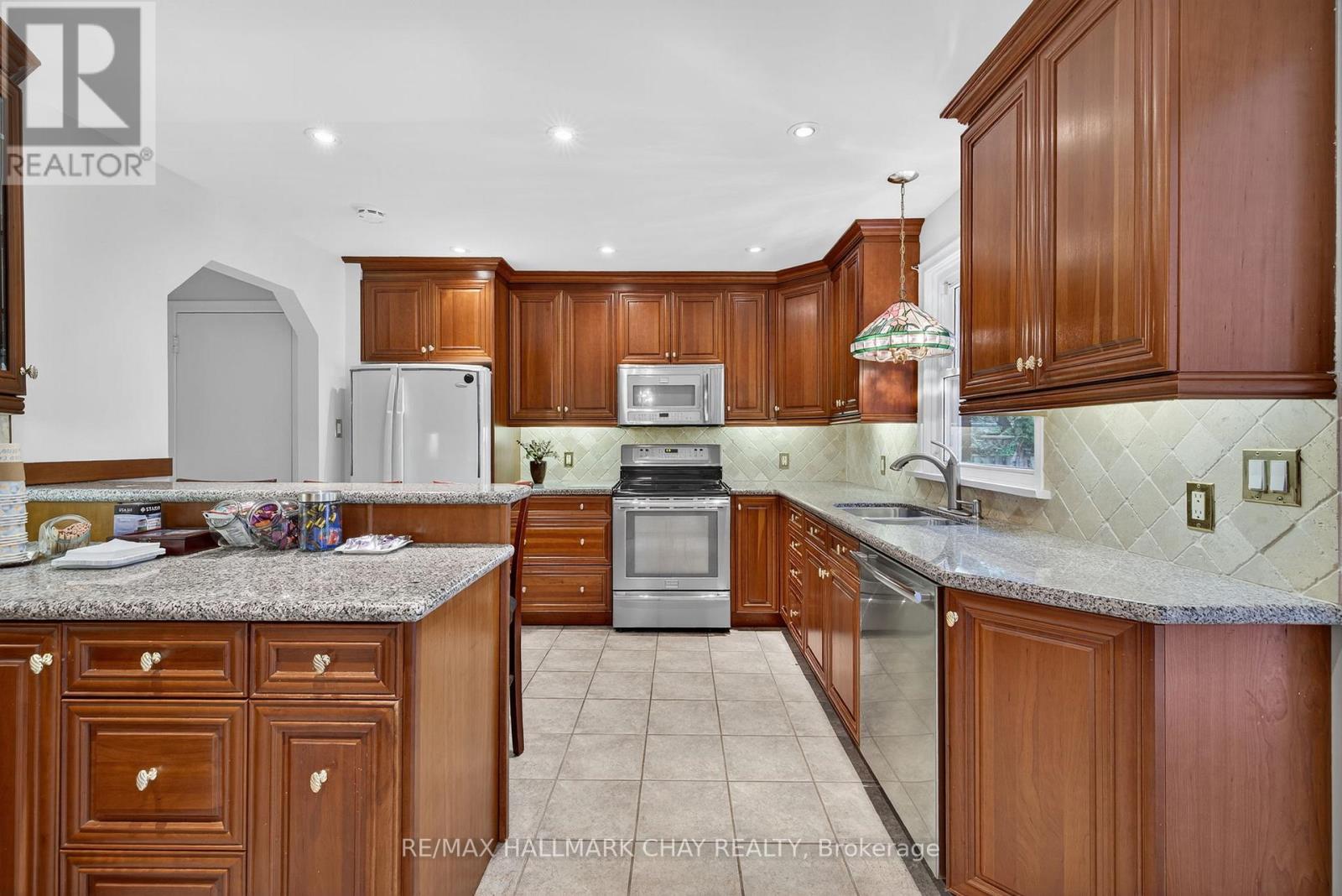 33 Mill Street S, Brampton, Ontario  L6Y 1S7 - Photo 5 - W12546604