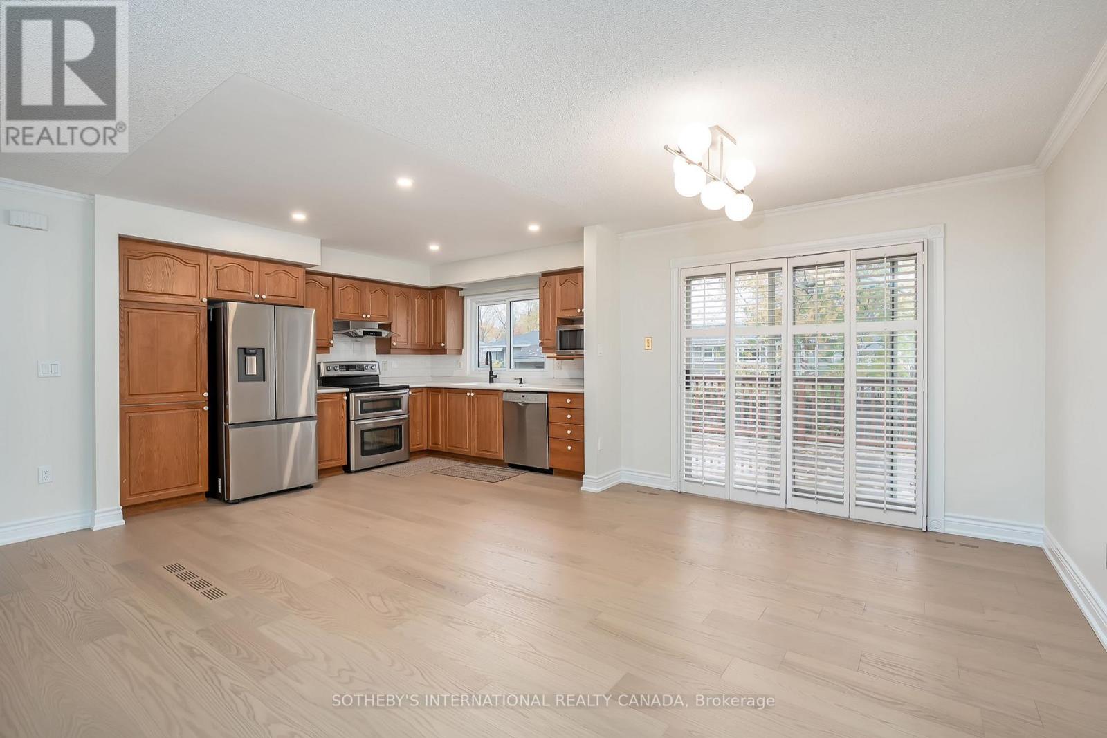 475 Sparling Crescent, Burlington, Ontario  L7L 5J3 - Photo 10 - W12546662