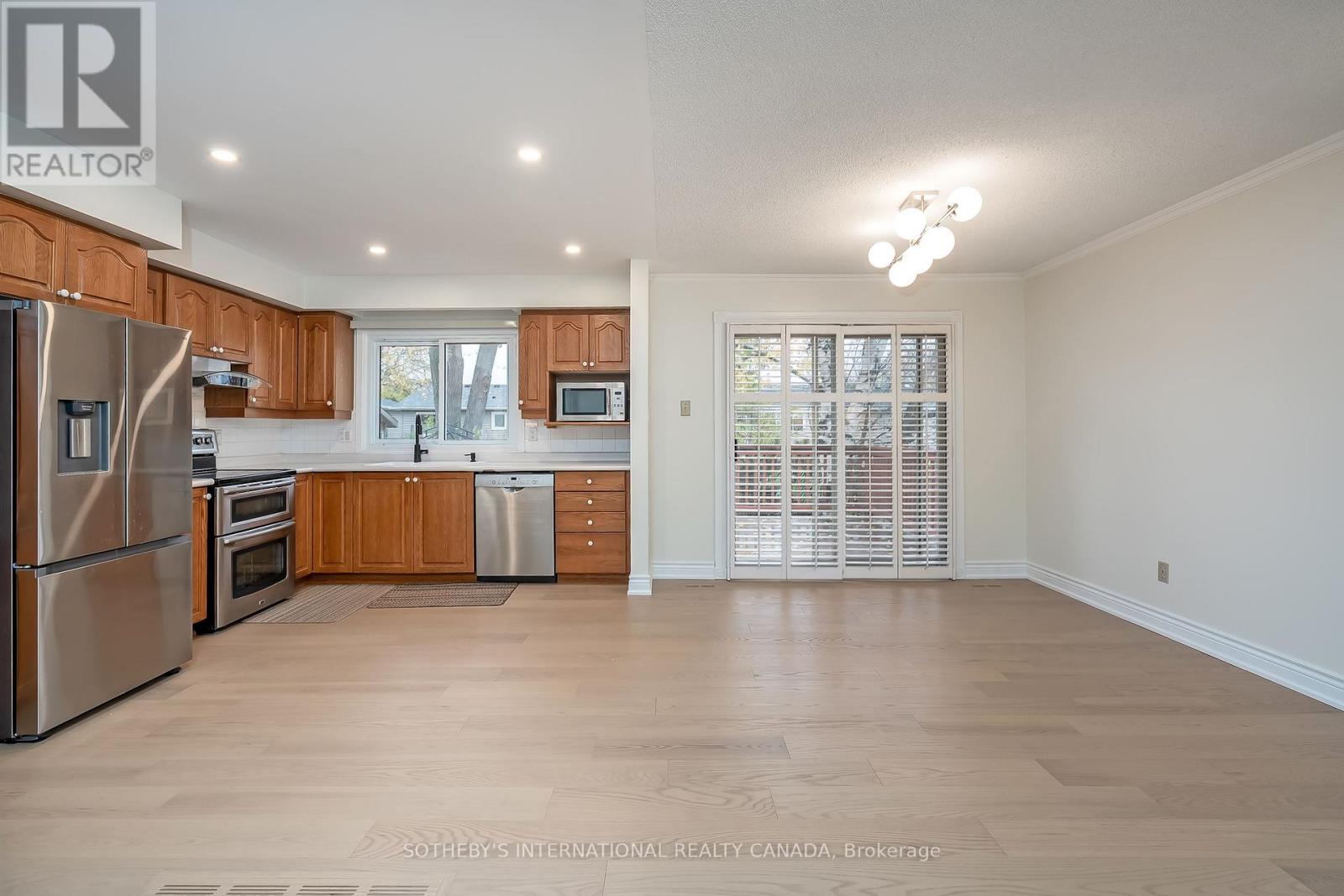 475 Sparling Crescent, Burlington, Ontario  L7L 5J3 - Photo 11 - W12546662