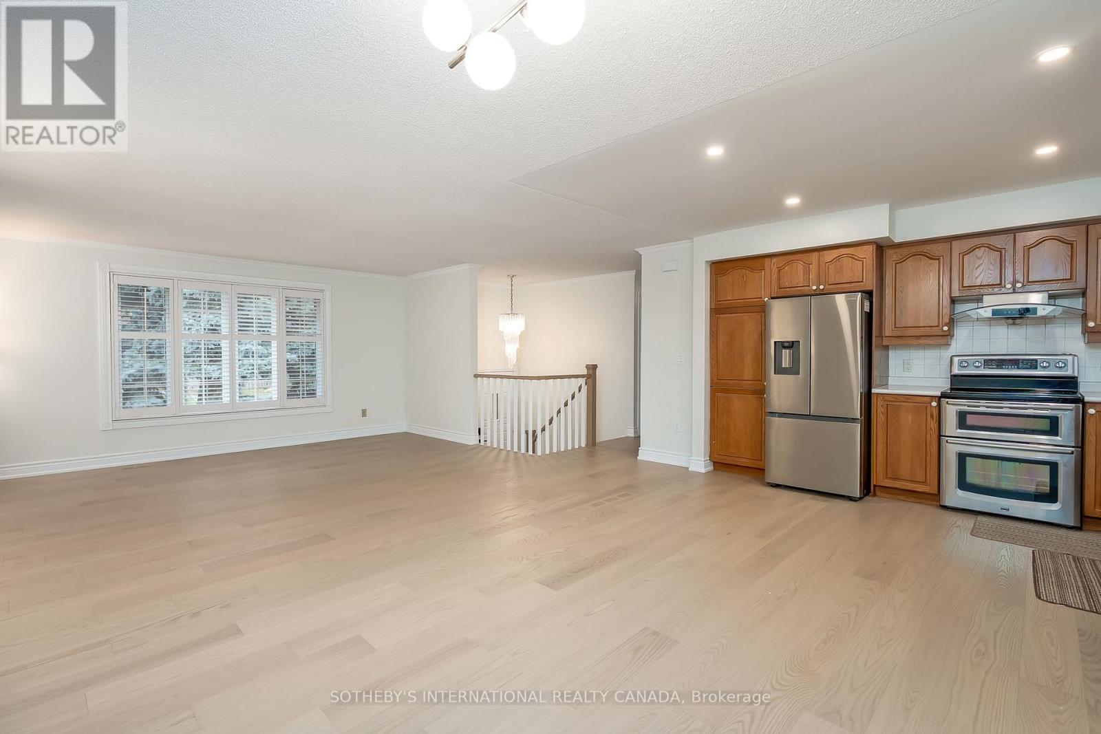 475 Sparling Crescent, Burlington, Ontario  L7L 5J3 - Photo 13 - W12546662