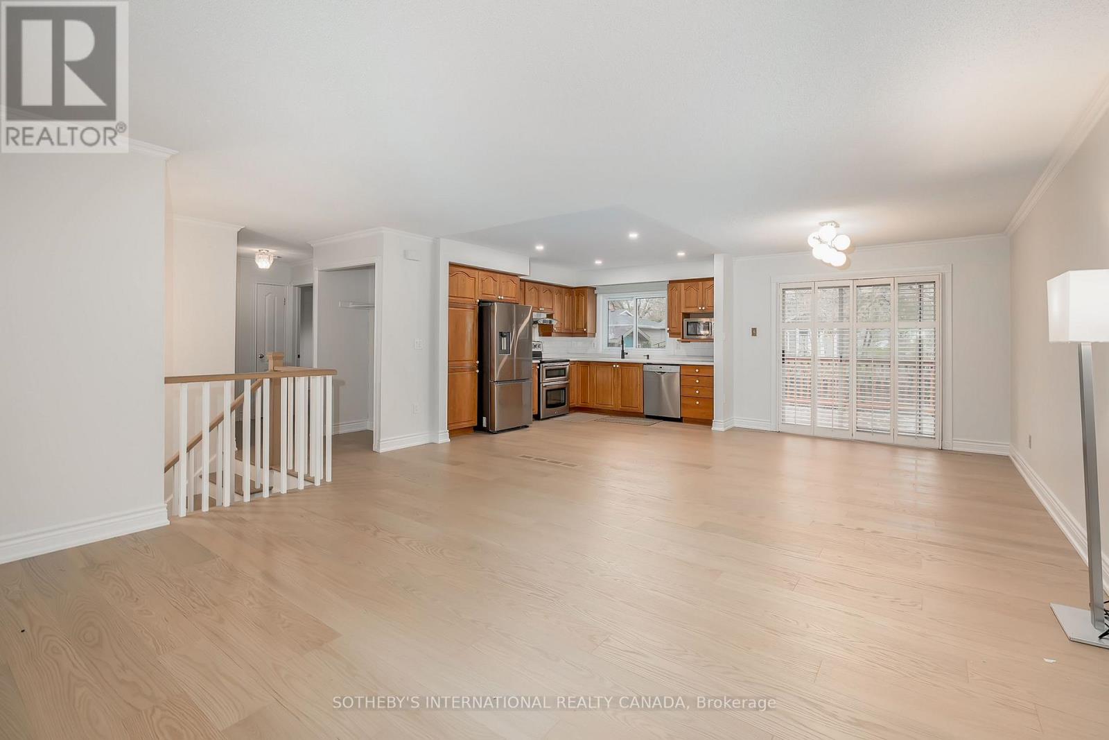 475 Sparling Crescent, Burlington, Ontario  L7L 5J3 - Photo 8 - W12546662