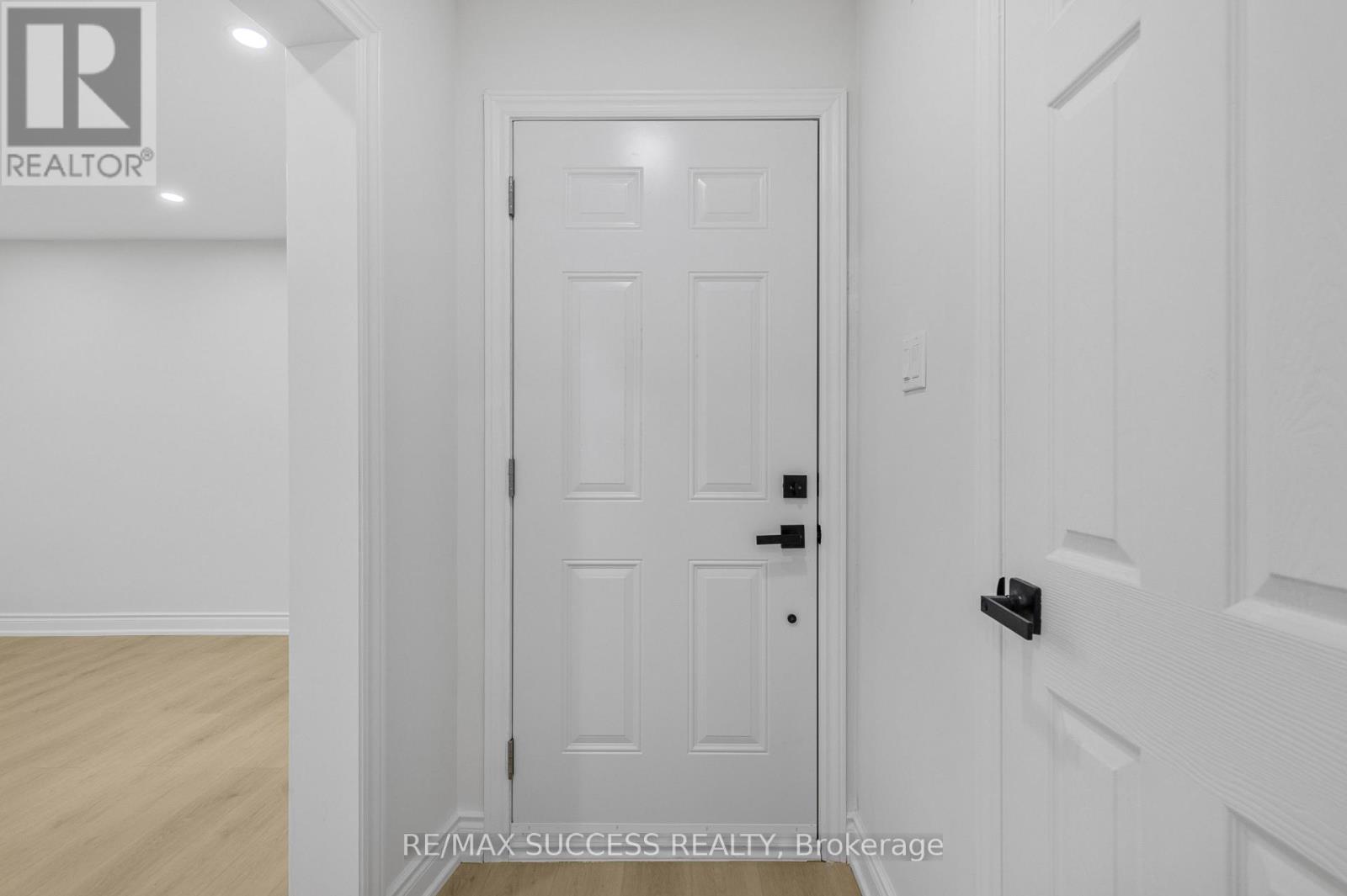 4631 Penhallow Road, Mississauga, Ontario  L5V 1E8 - Photo 12 - W12546688