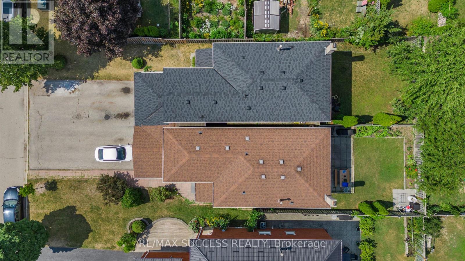 4631 Penhallow Road, Mississauga, Ontario  L5V 1E8 - Photo 2 - W12546688