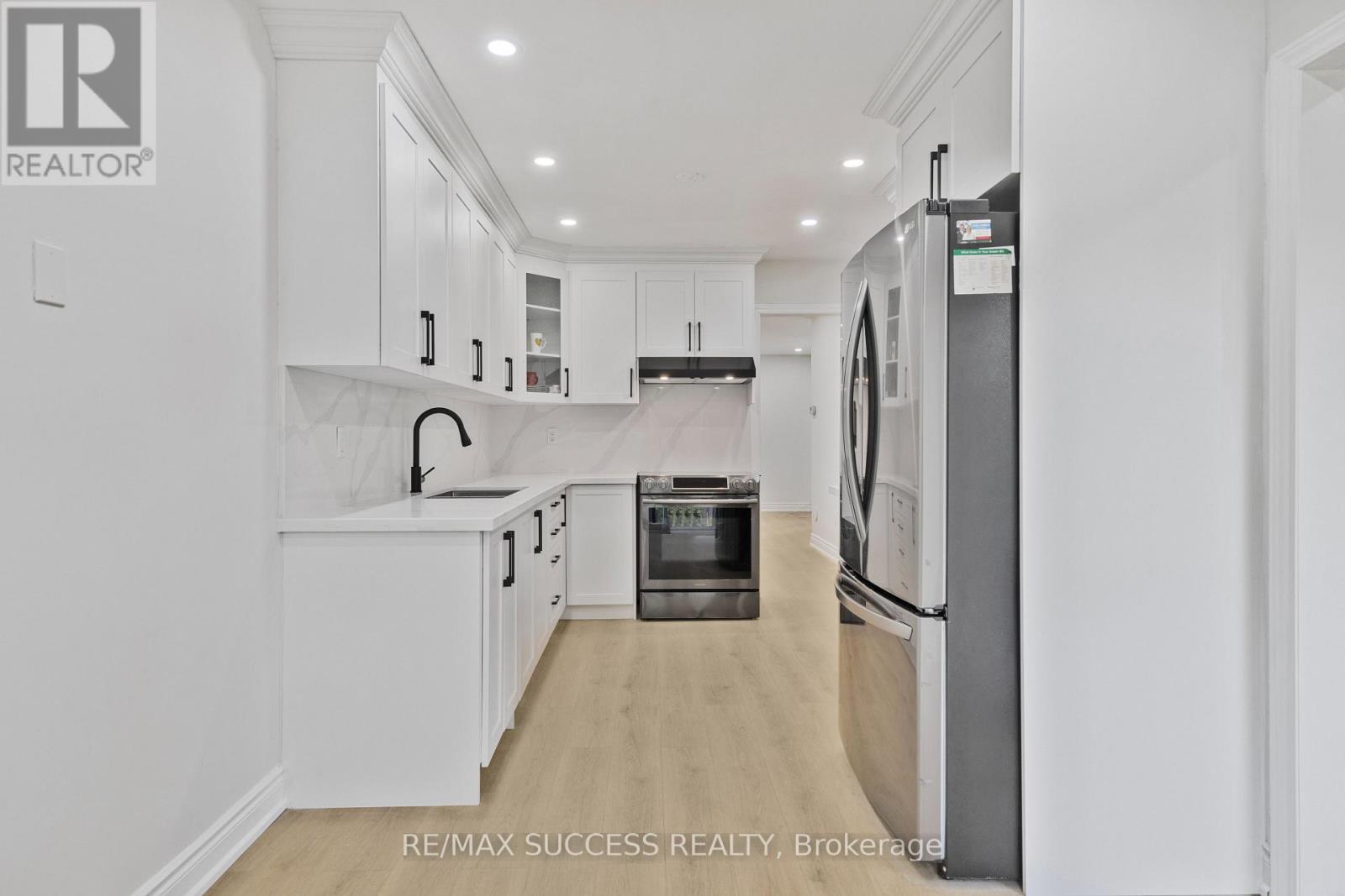 4631 Penhallow Road, Mississauga, Ontario  L5V 1E8 - Photo 24 - W12546688