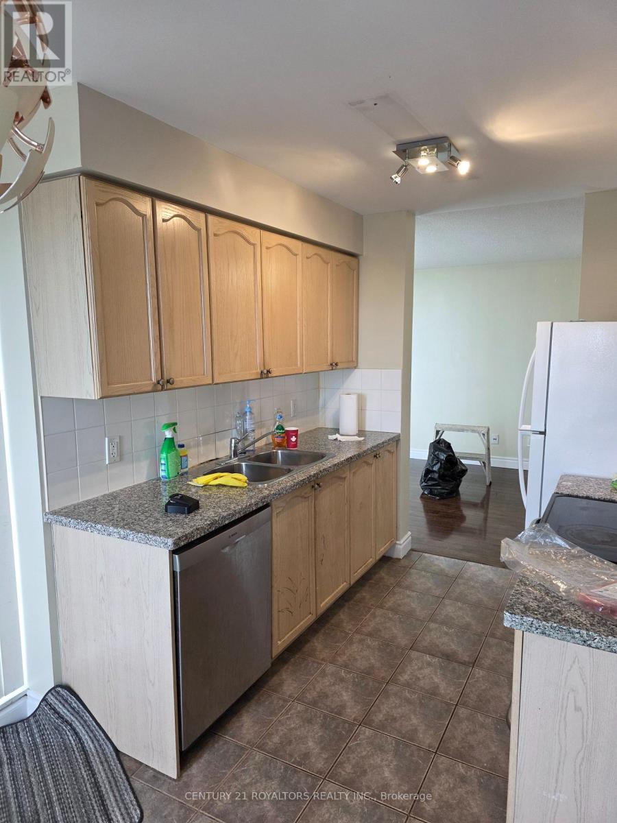 4889 Kimbermount Avenue, Mississauga, Ontario  L5M 7R9 - Photo 3 - W12546736