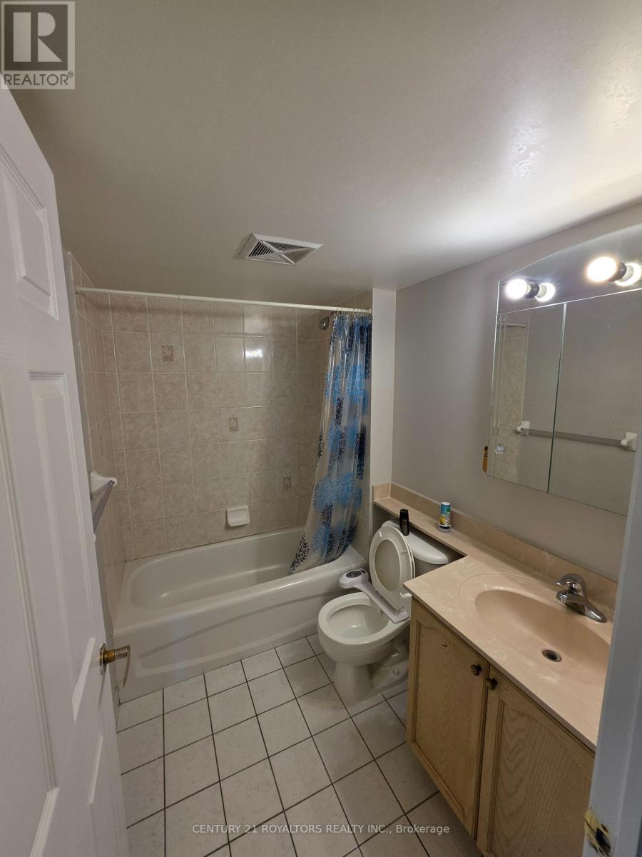 4889 Kimbermount Avenue, Mississauga, Ontario  L5M 7R9 - Photo 7 - W12546736
