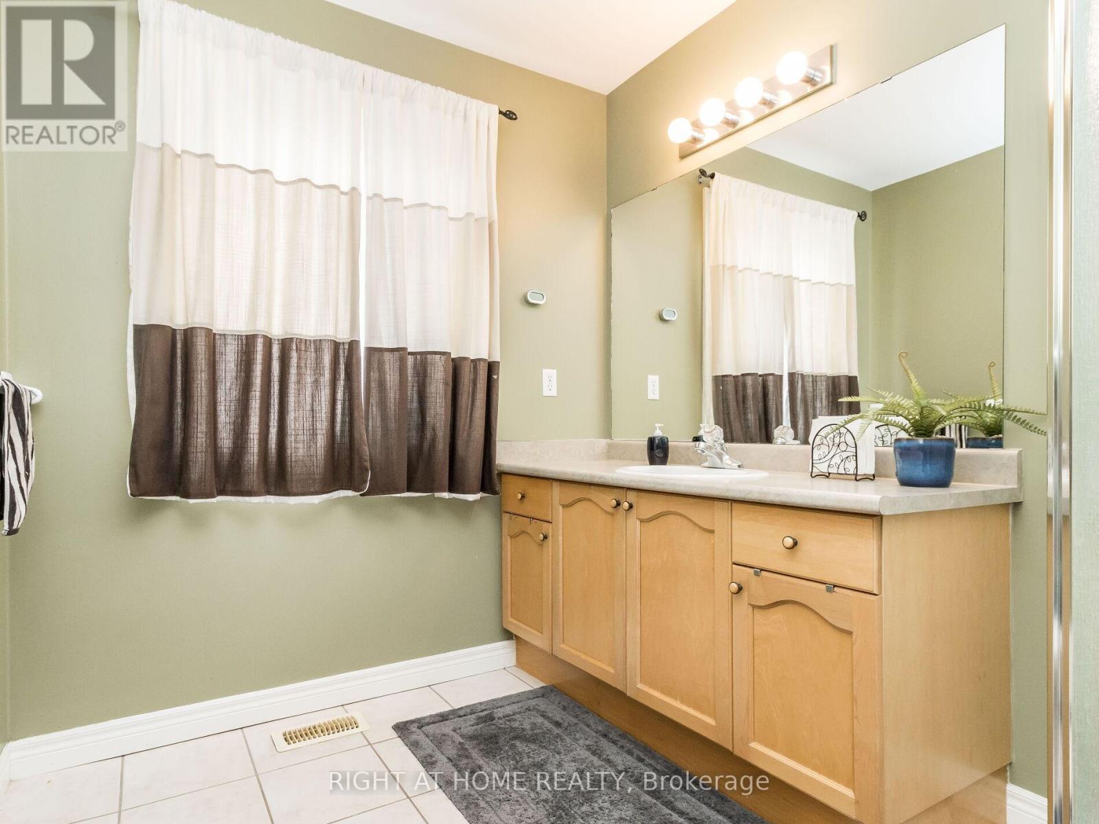 2229 Walker's Line, Burlington, Ontario  L7M 4X4 - Photo 22 - W12546748