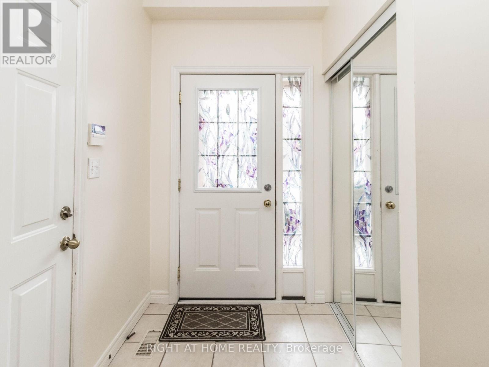 2229 Walker's Line, Burlington, Ontario  L7M 4X4 - Photo 4 - W12546748