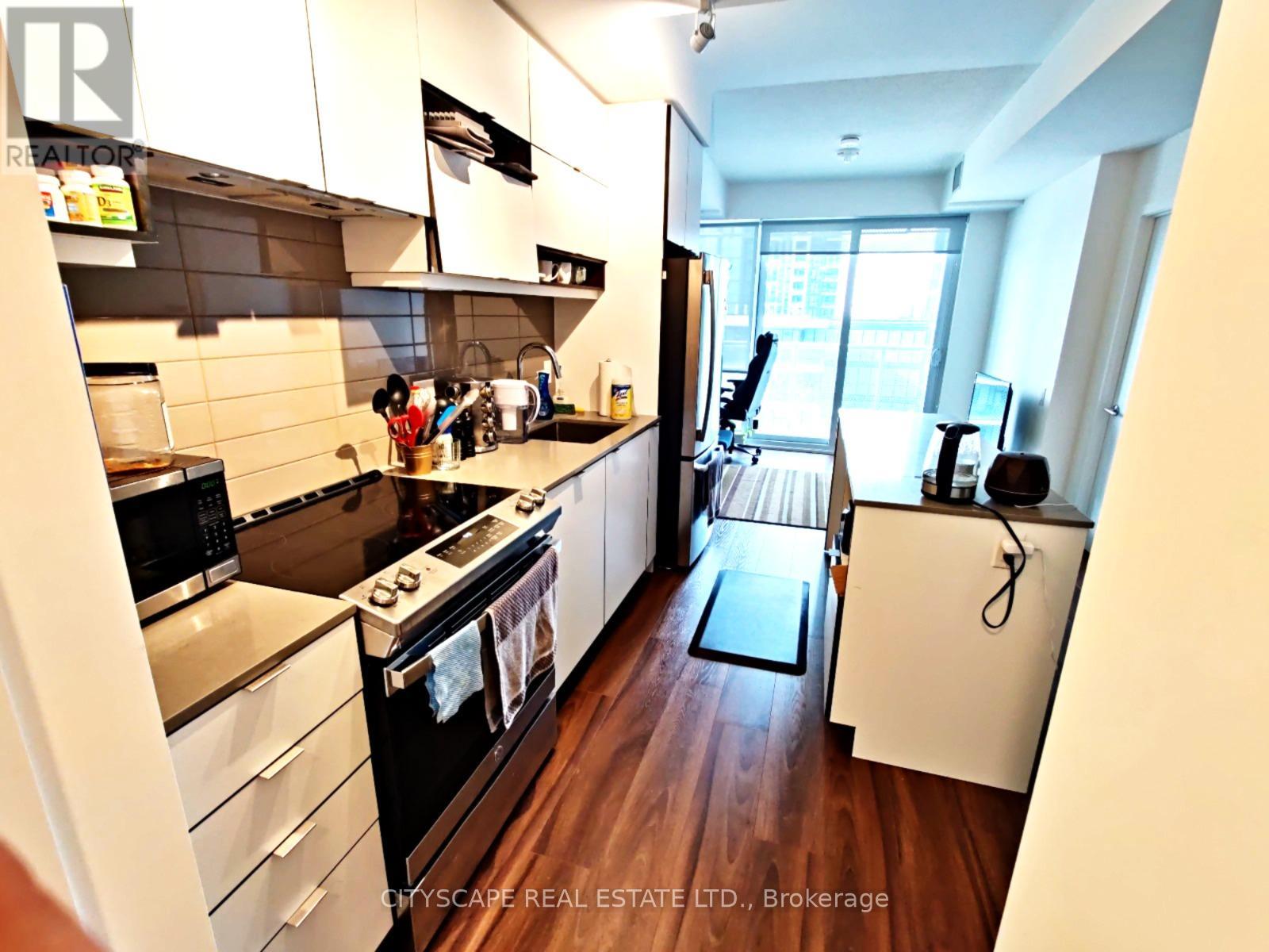 912 - 4065 Confederation Parkway, Mississauga, Ontario  L5B 0L4 - Photo 4 - W12546760