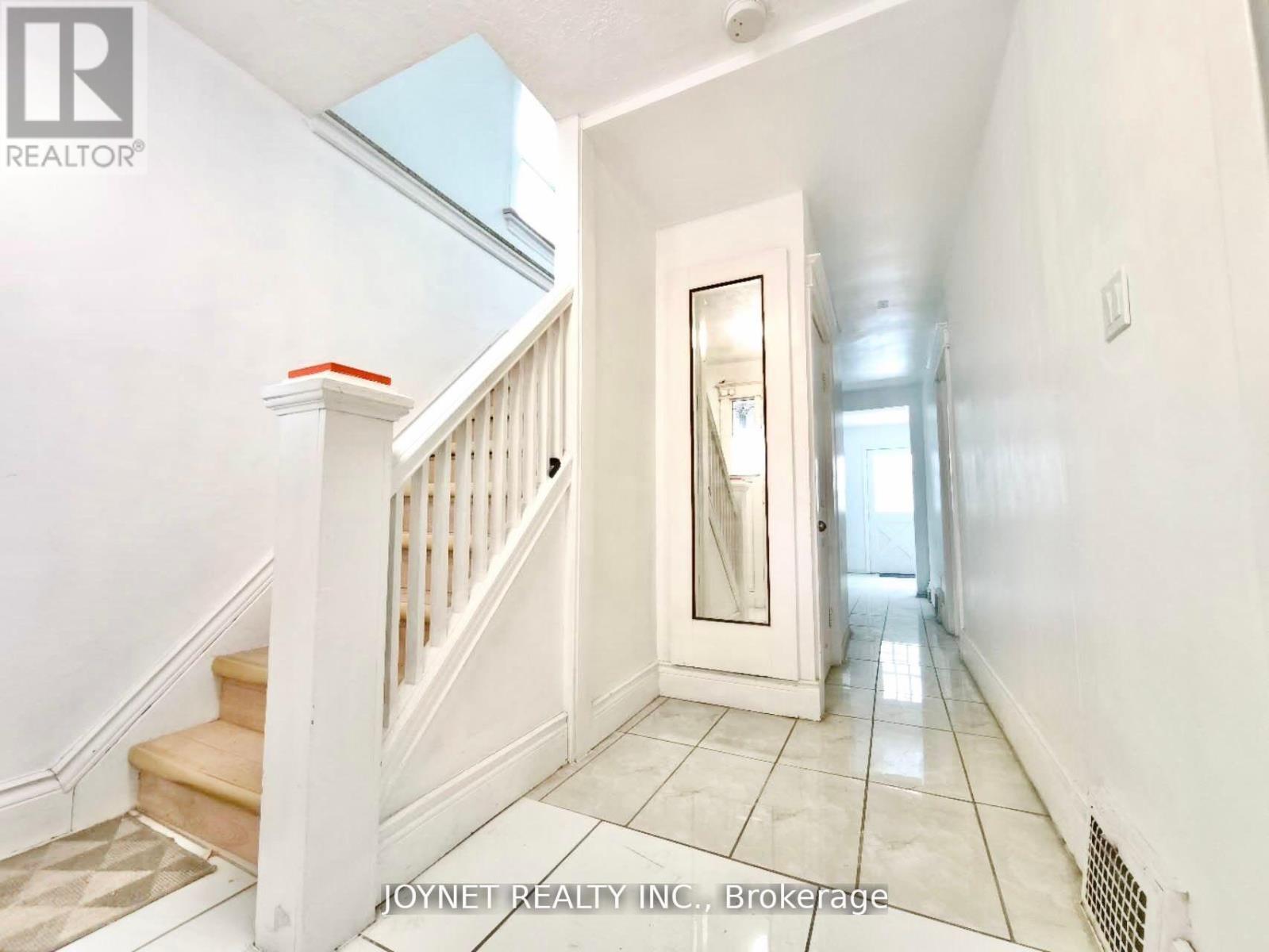 68 Barclay Street, Hamilton, Ontario  L8S 1P4 - Photo 2 - X12546644