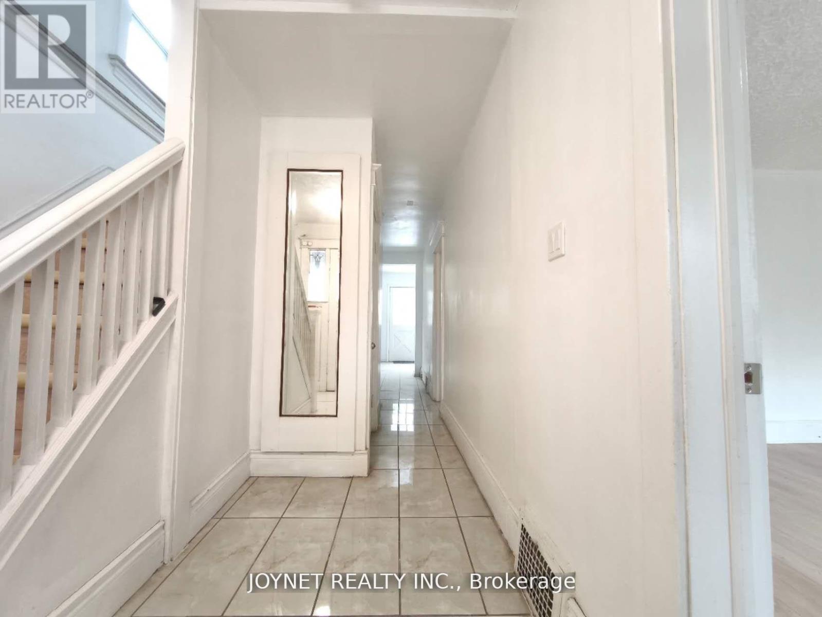 68 Barclay Street, Hamilton, Ontario  L8S 1P4 - Photo 3 - X12546644