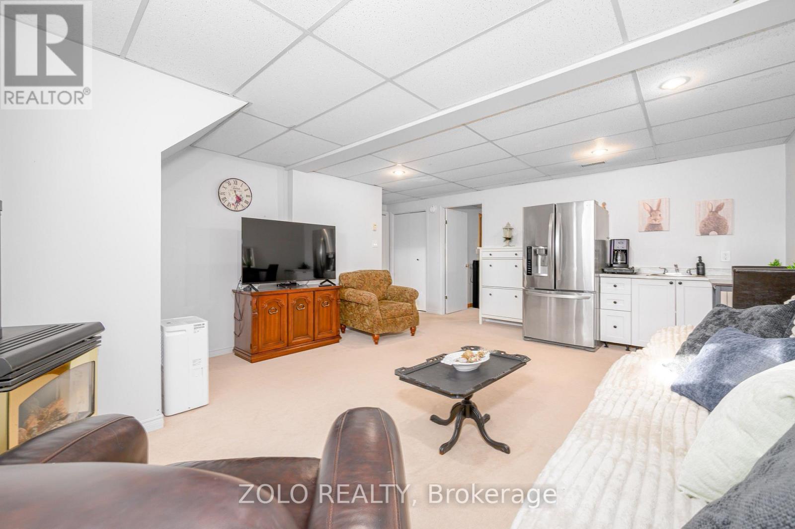 32 Andrew Drive, Kawartha Lakes, Ontario  K9V 5W6 - Photo 8 - X12546728