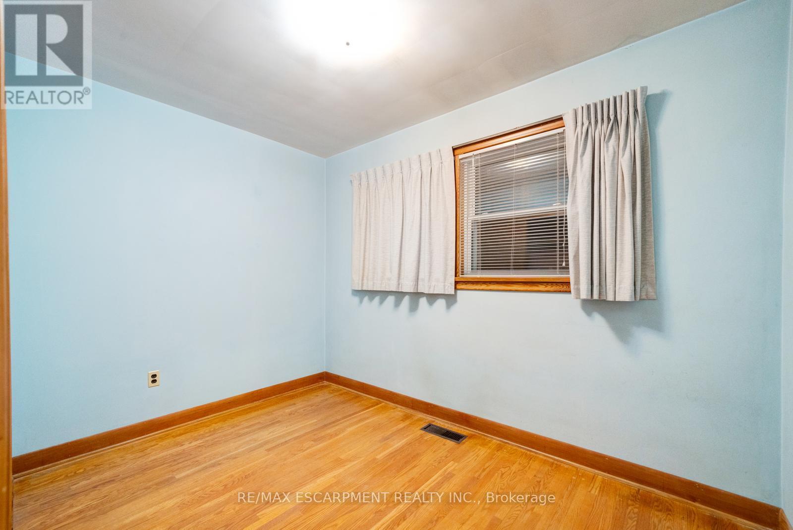 8 Fawell Avenue, St. Catharines, Ontario  L2S 2V4 - Photo 14 - X12546734