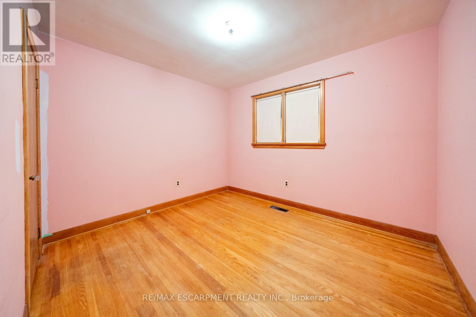 8 Fawell Avenue, St. Catharines, Ontario  L2S 2V4 - Photo 17 - X12546734