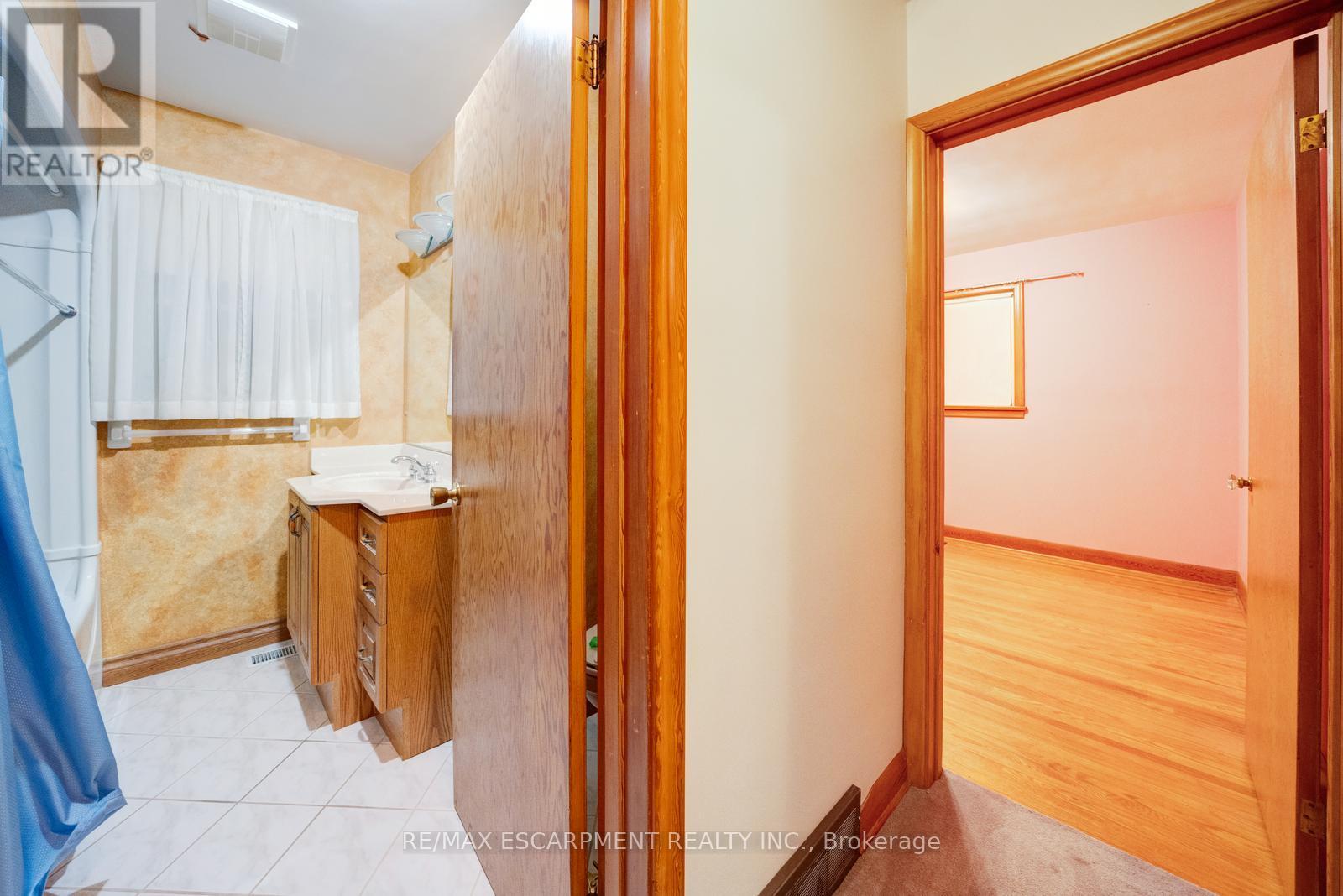 8 Fawell Avenue, St. Catharines, Ontario  L2S 2V4 - Photo 19 - X12546734