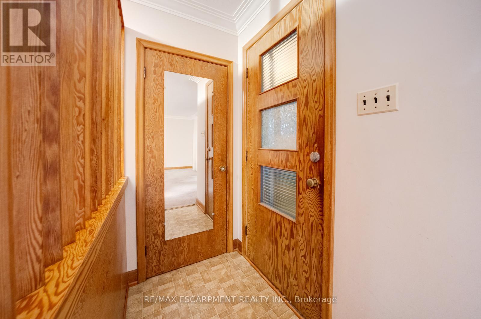 8 Fawell Avenue, St. Catharines, Ontario  L2S 2V4 - Photo 2 - X12546734