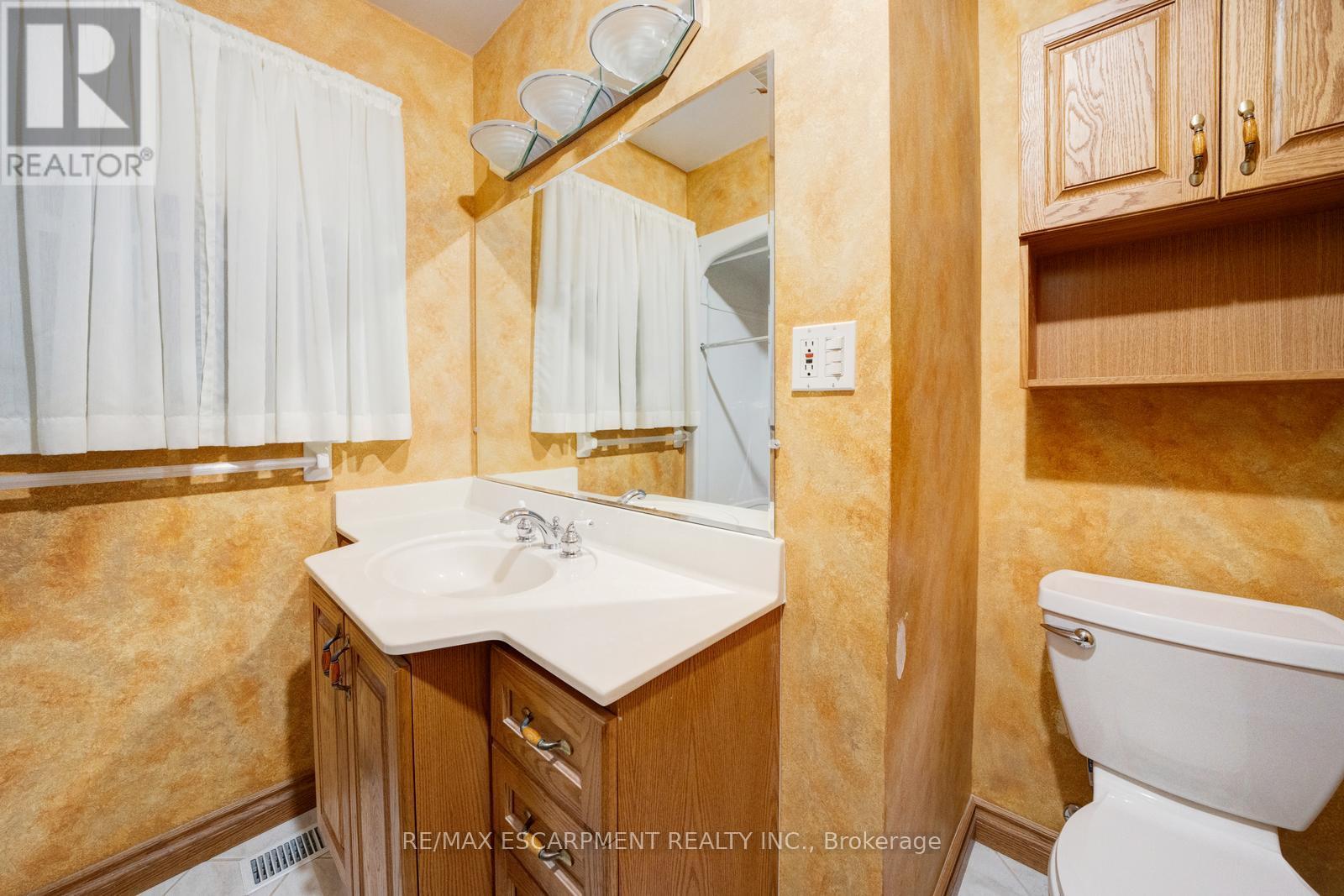 8 Fawell Avenue, St. Catharines, Ontario  L2S 2V4 - Photo 20 - X12546734