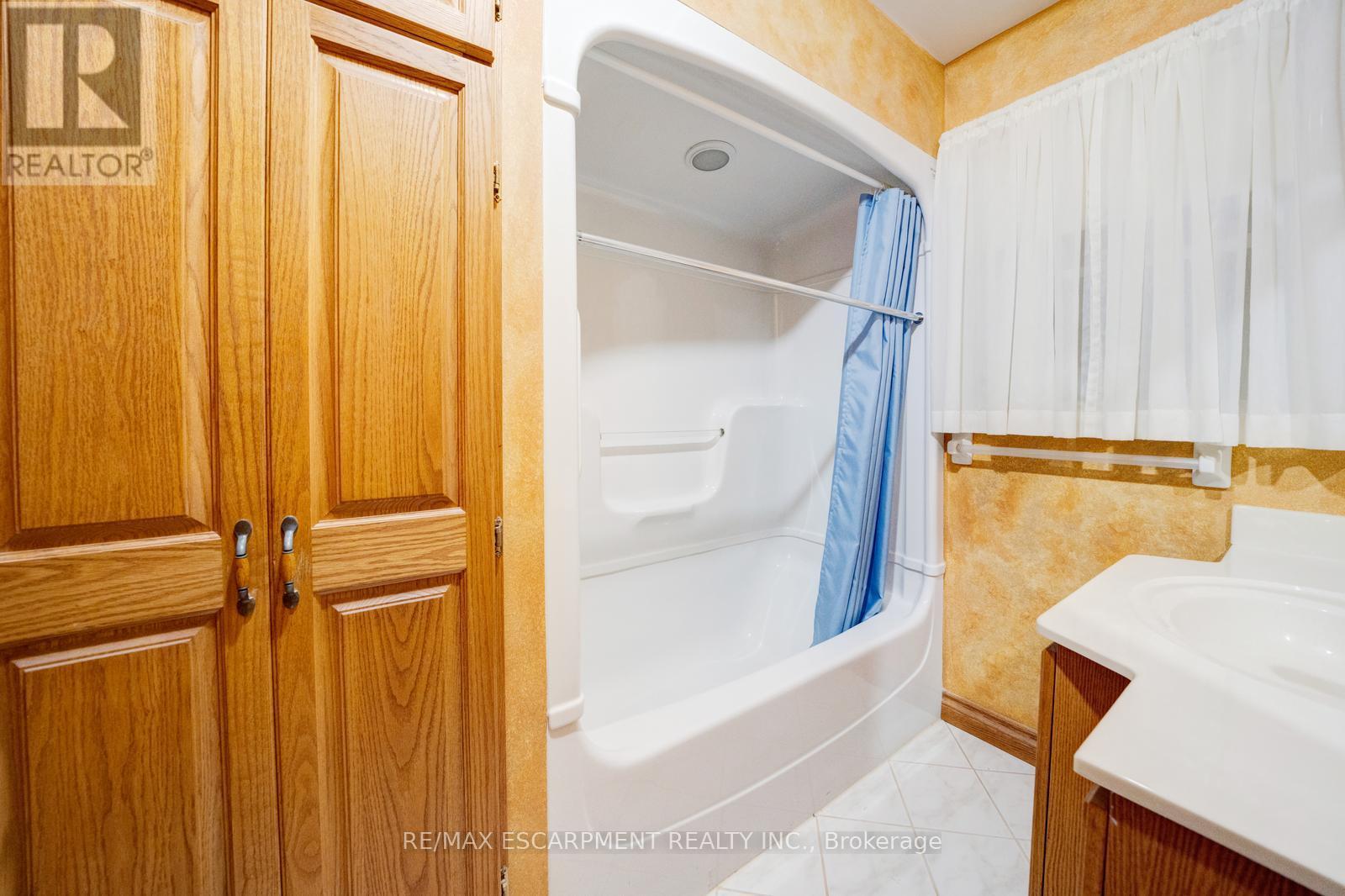 8 Fawell Avenue, St. Catharines, Ontario  L2S 2V4 - Photo 21 - X12546734