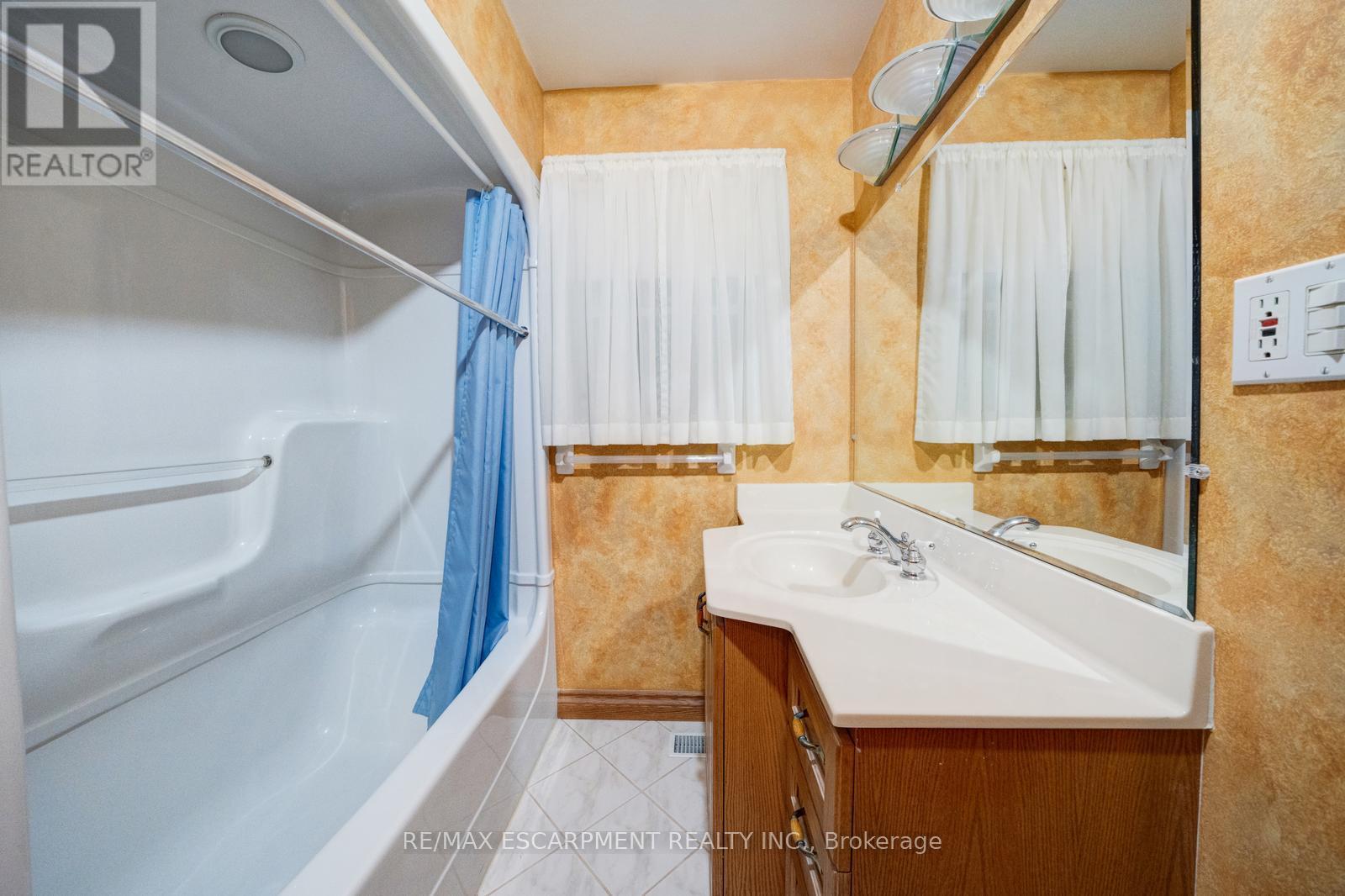 8 Fawell Avenue, St. Catharines, Ontario  L2S 2V4 - Photo 22 - X12546734