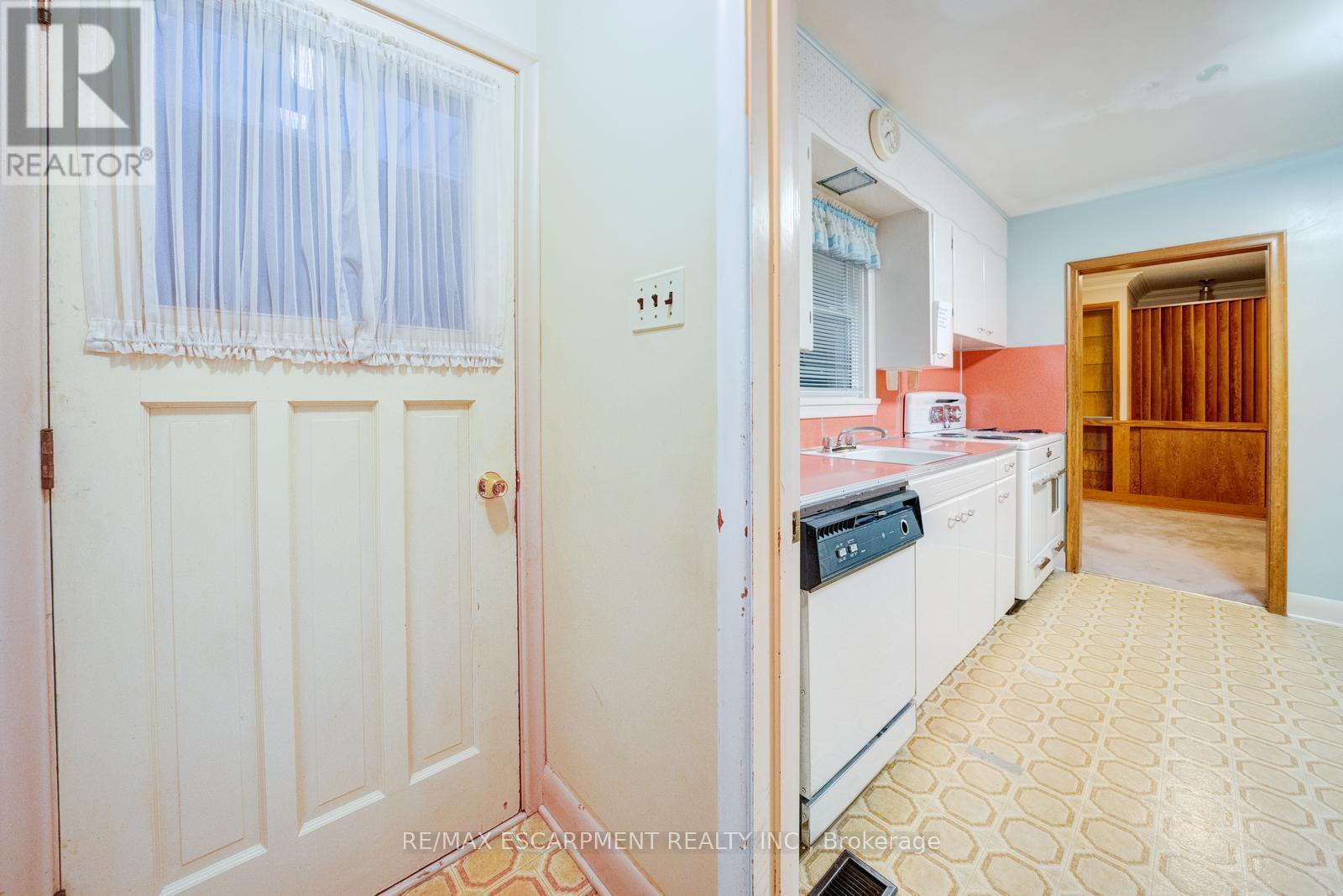 8 Fawell Avenue, St. Catharines, Ontario  L2S 2V4 - Photo 23 - X12546734