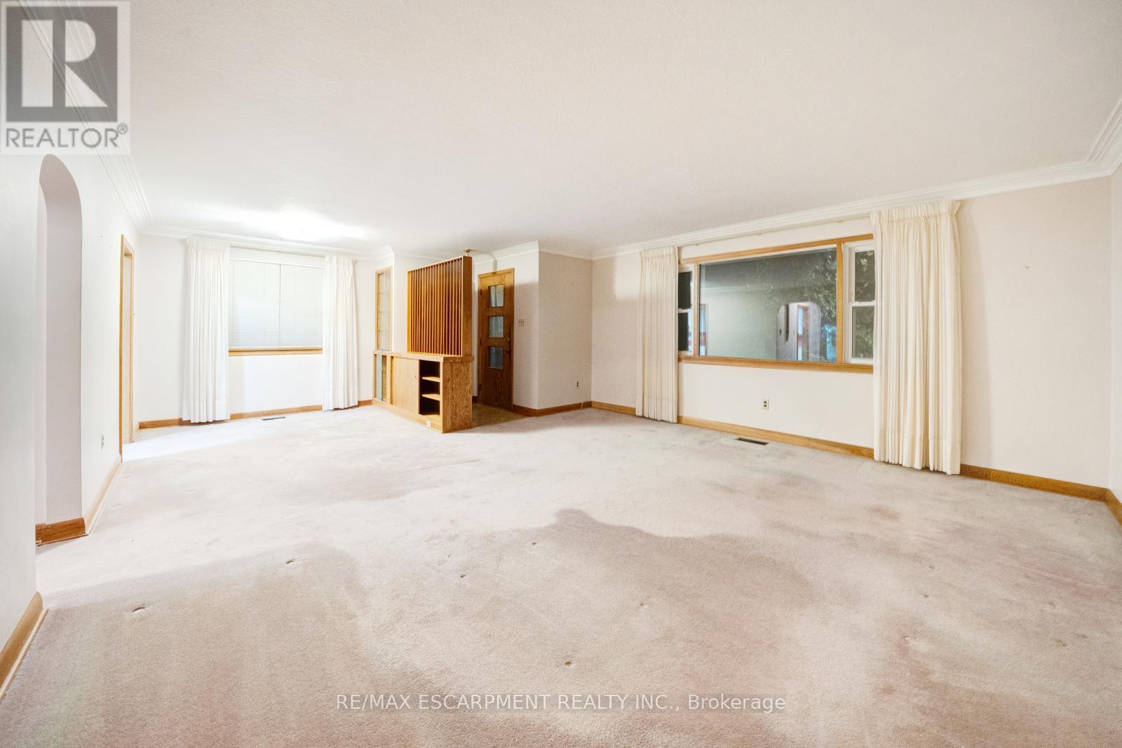 8 Fawell Avenue, St. Catharines, Ontario  L2S 2V4 - Photo 3 - X12546734