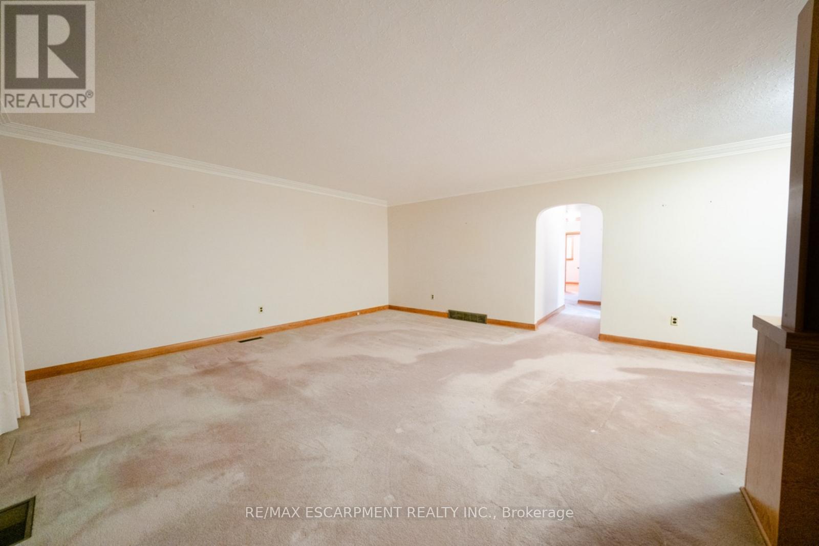 8 Fawell Avenue, St. Catharines, Ontario  L2S 2V4 - Photo 6 - X12546734