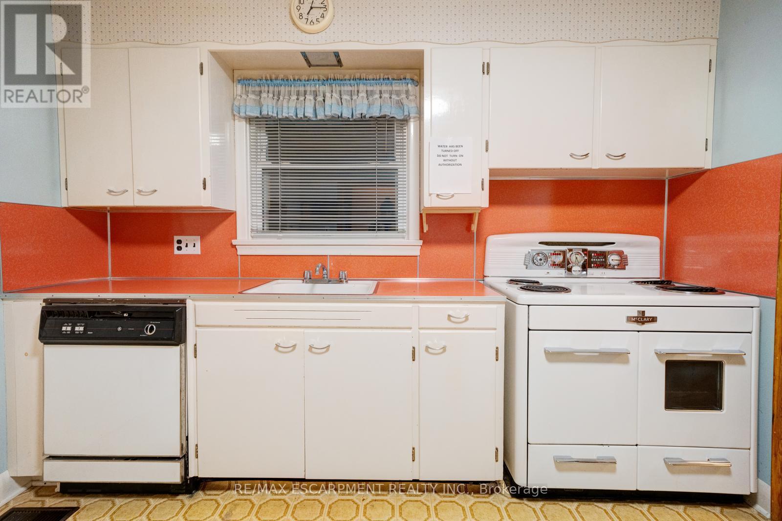 8 Fawell Avenue, St. Catharines, Ontario  L2S 2V4 - Photo 8 - X12546734