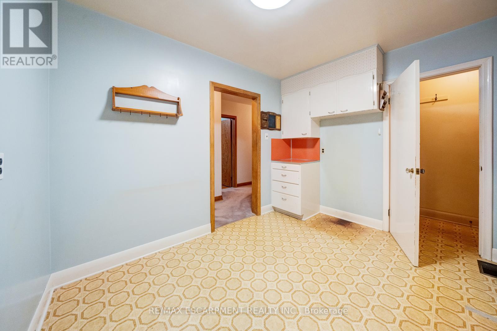 8 Fawell Avenue, St. Catharines, Ontario  L2S 2V4 - Photo 9 - X12546734