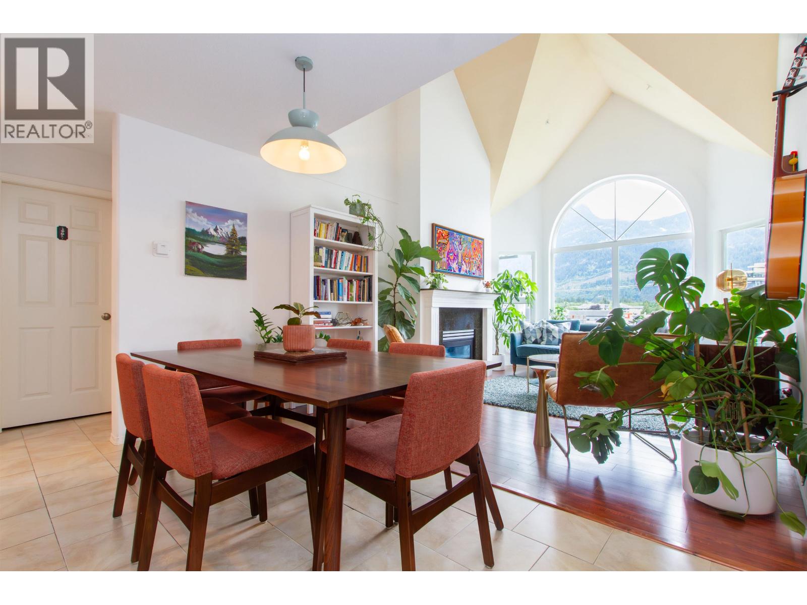 301 1466 PEMBERTON AVENUE, Squamish, British Columbia